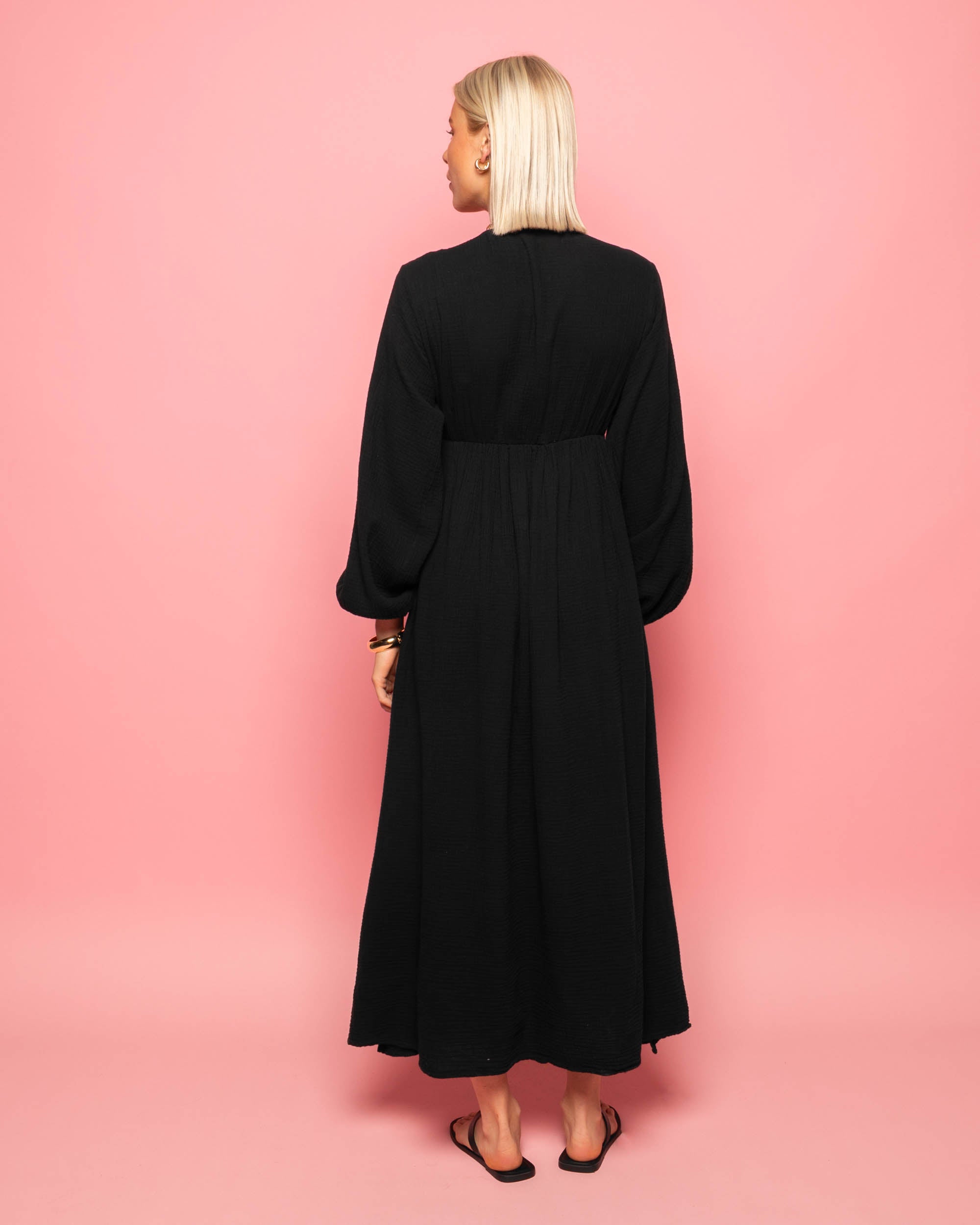 MOUSSELINE FLOWER TAPE MAXI DRESS ZWART