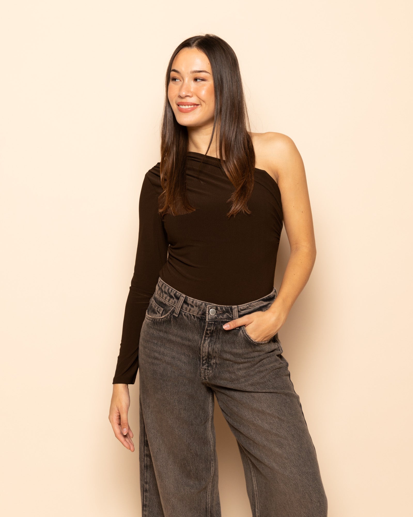 ONE SLEEVE BODY BRUIN