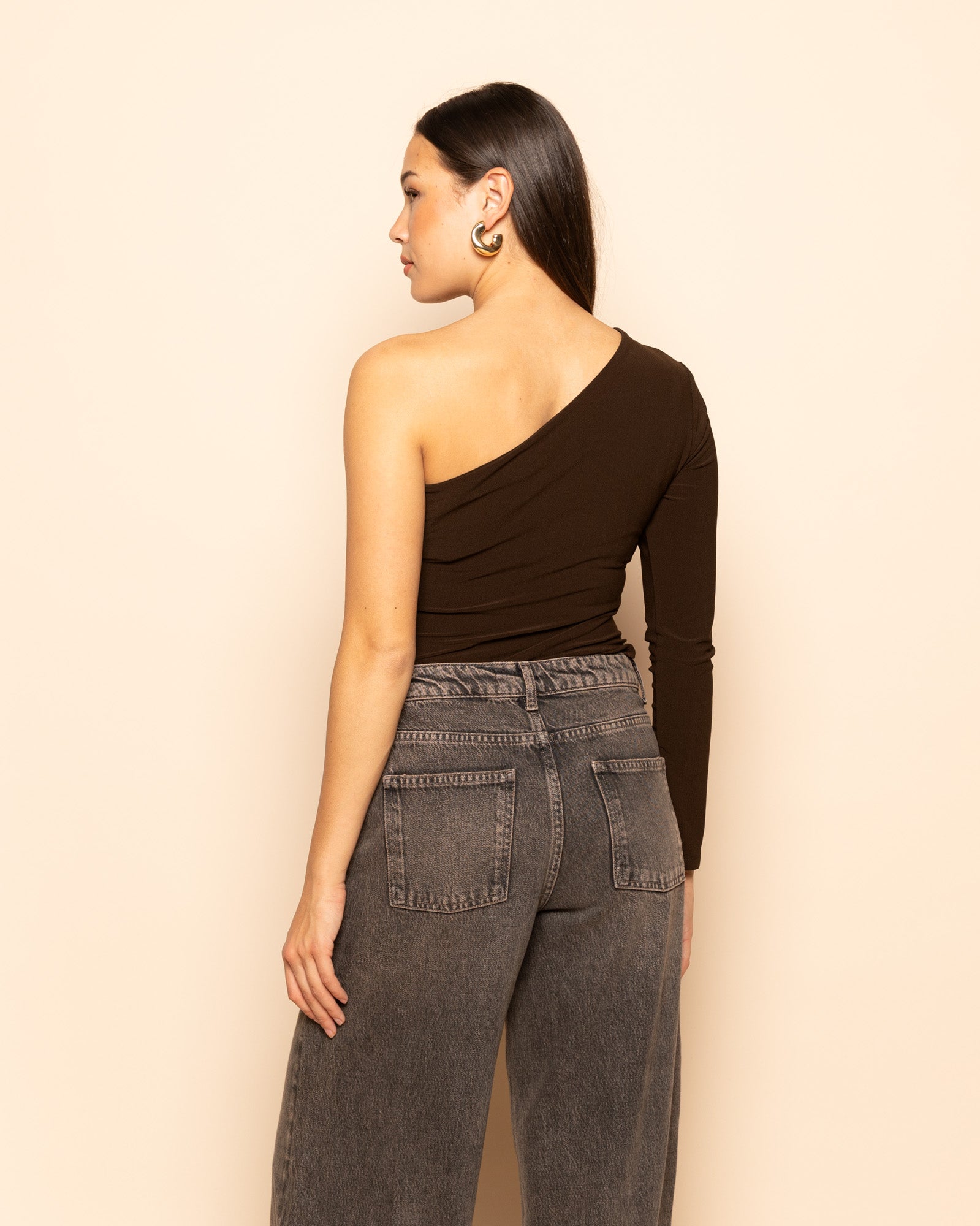 ONE SLEEVE BODY BRUIN