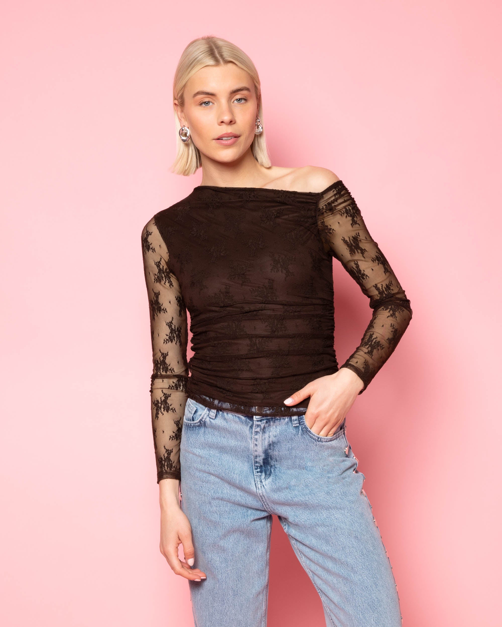 LACE OFF SHOULDER RUCHED TOP BROWN