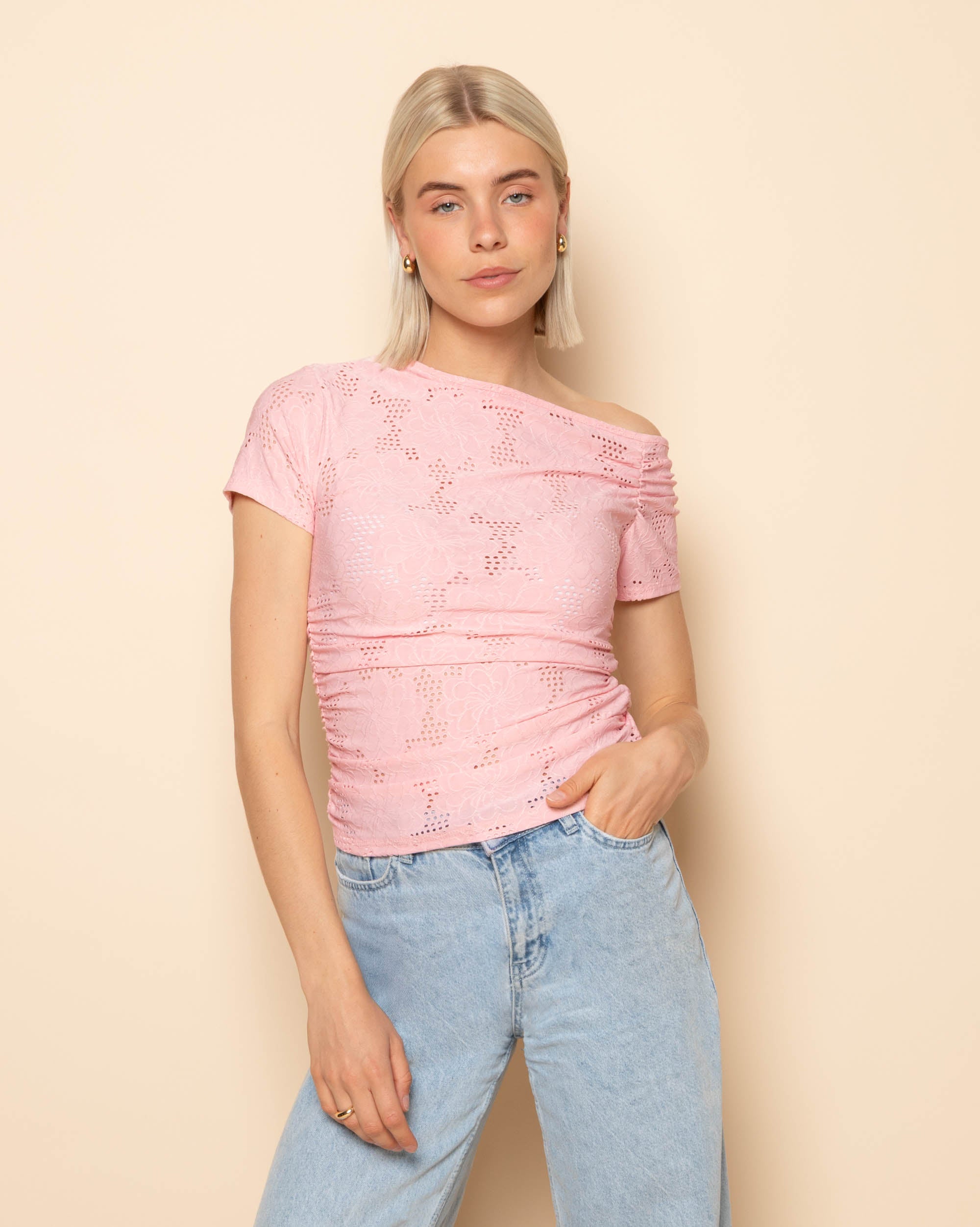 FLOWER RUCHED SHORT SLEEVE TOP PINK