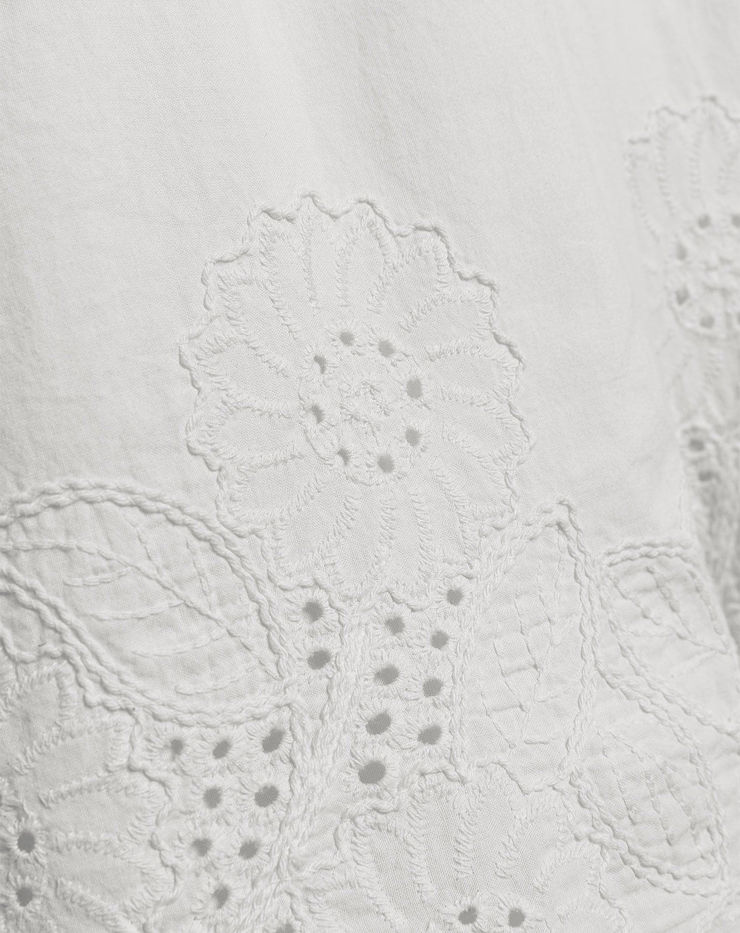 CARA BRODERIE SHORTS CREAM