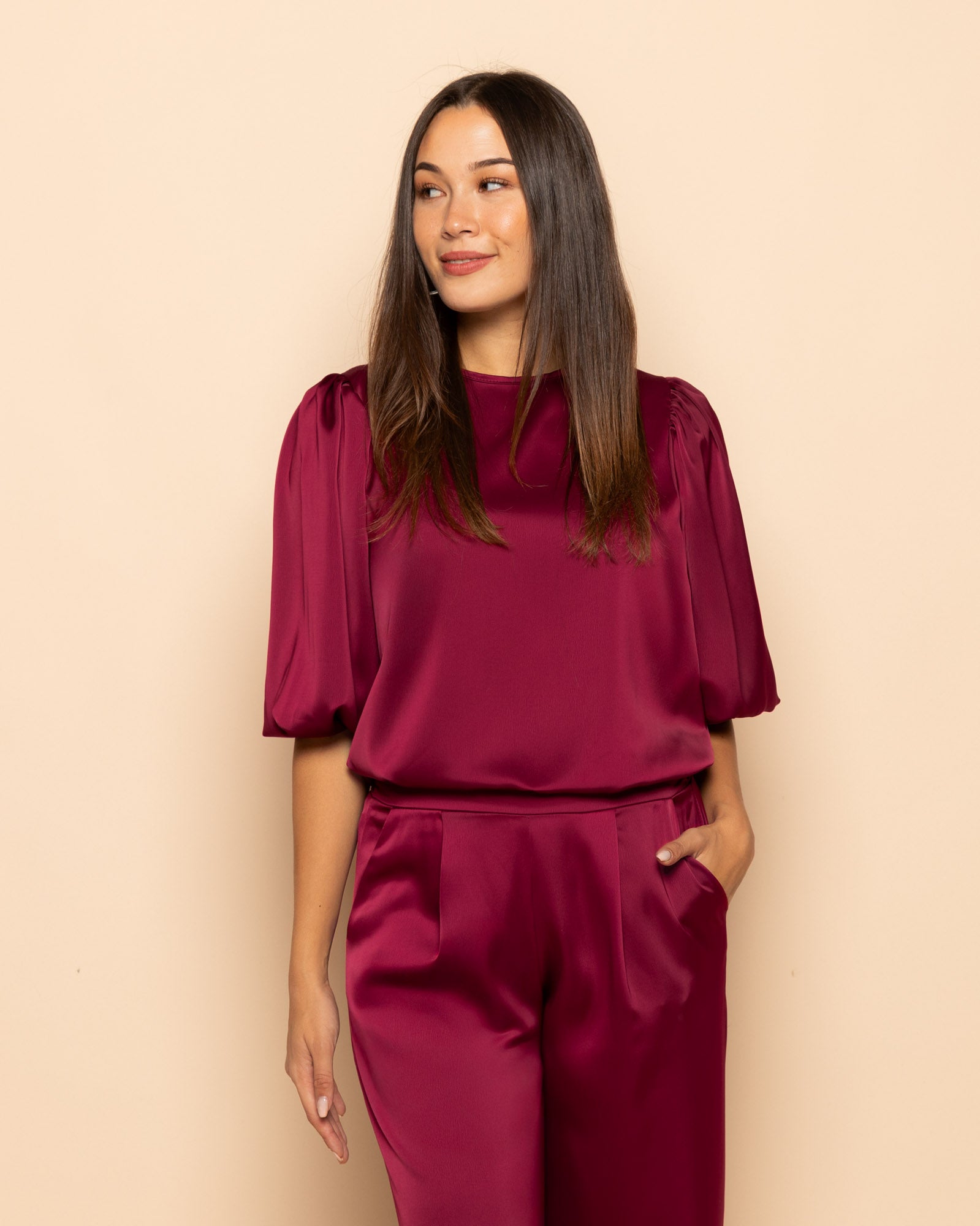 JULIE SATIN PUFF SLEEVE TOP BORDEAUX