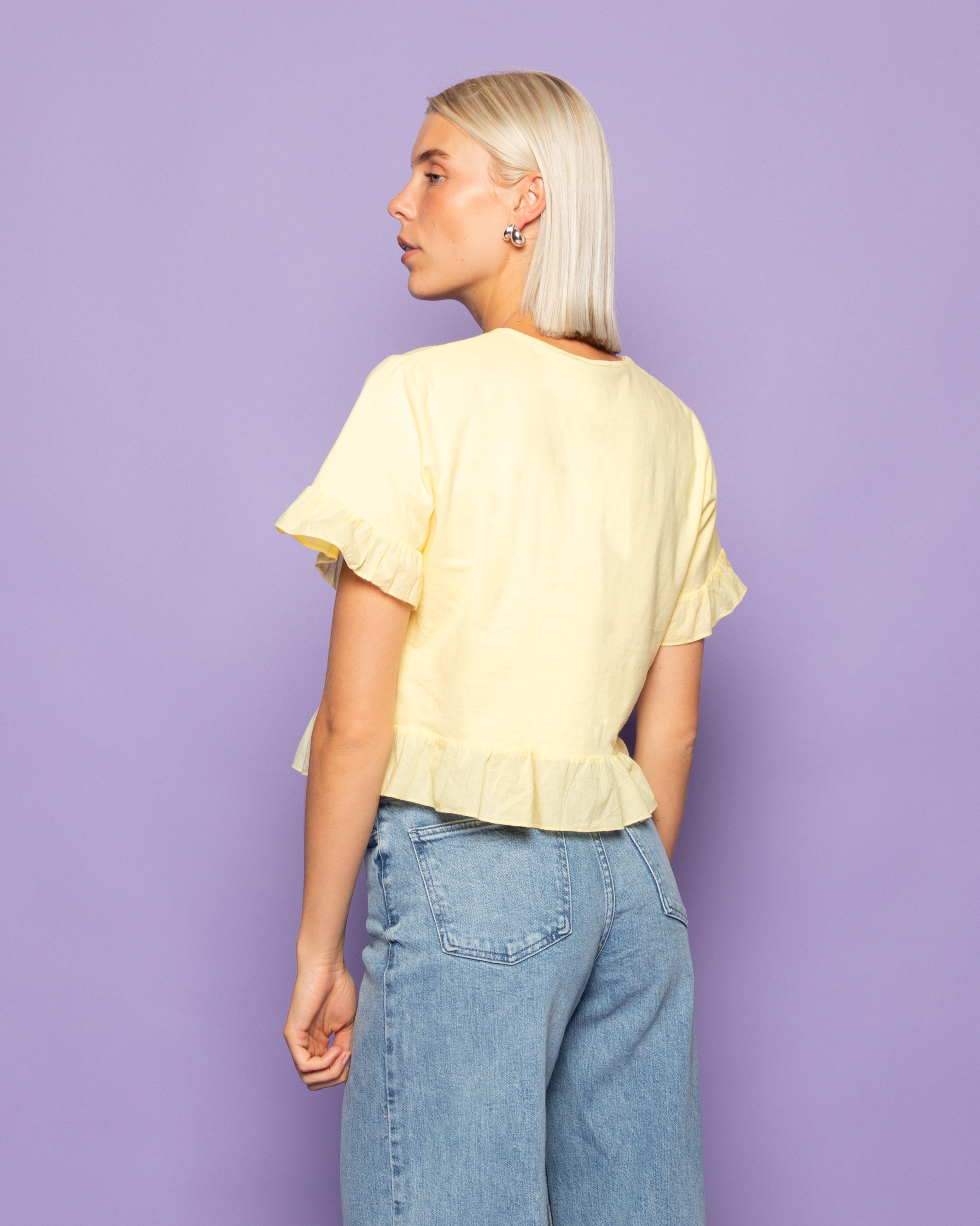 CONTRAST RUFFLE TEE BUTTER YELLOW
