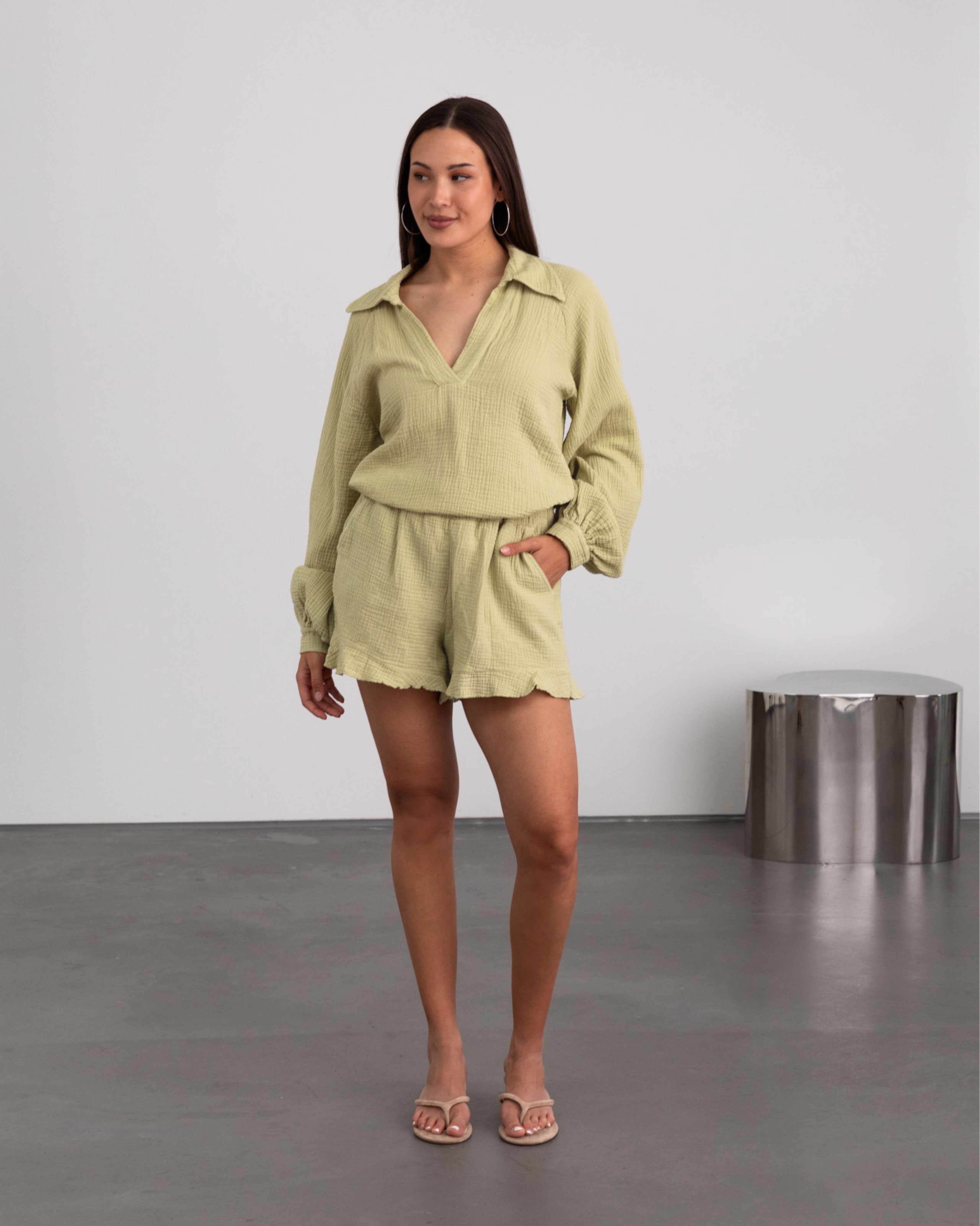 TARA MOUSSELINE SHORTS LICHT OLIJFGROEN