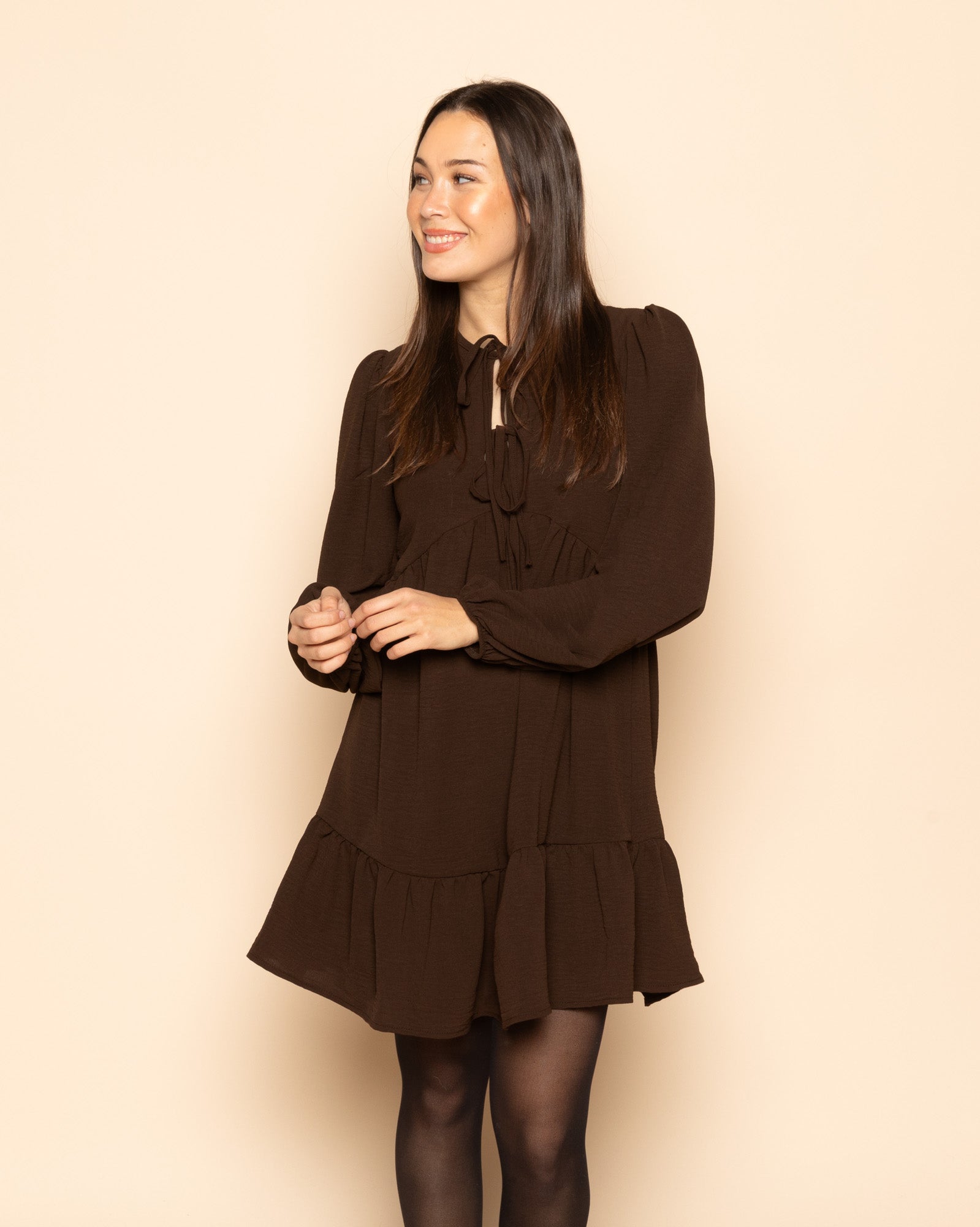 JULIE RUFFLE BOWS DRESS BRUIN