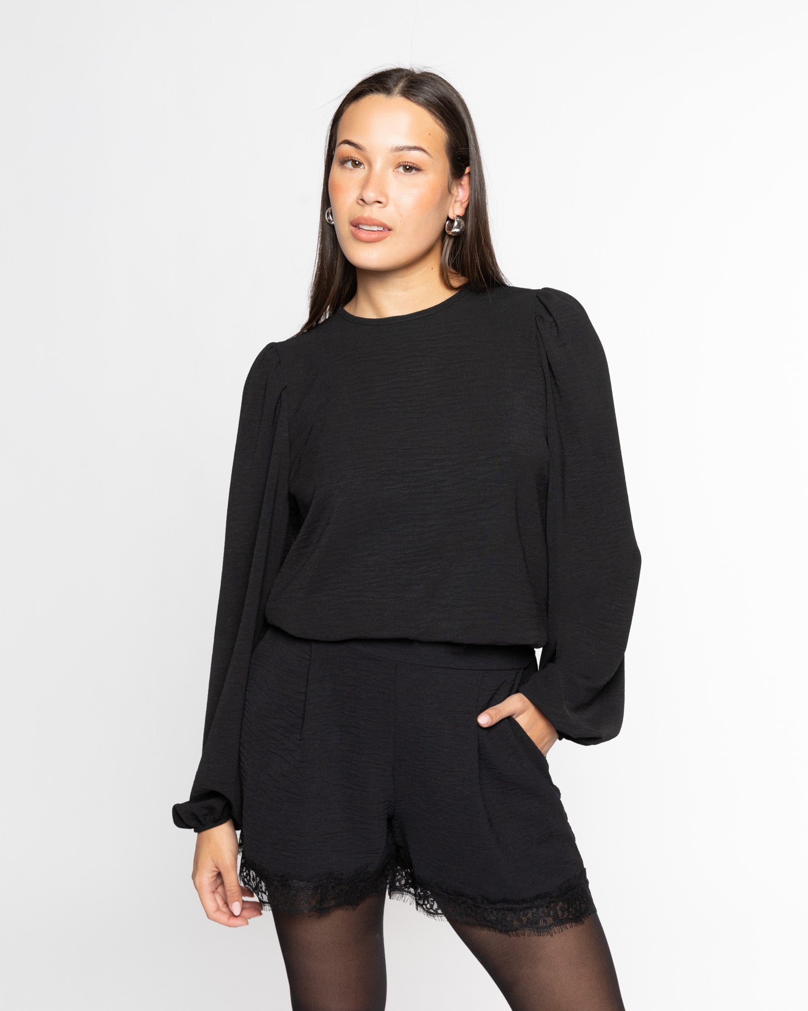 JULIE LACE SHORTS BLACK