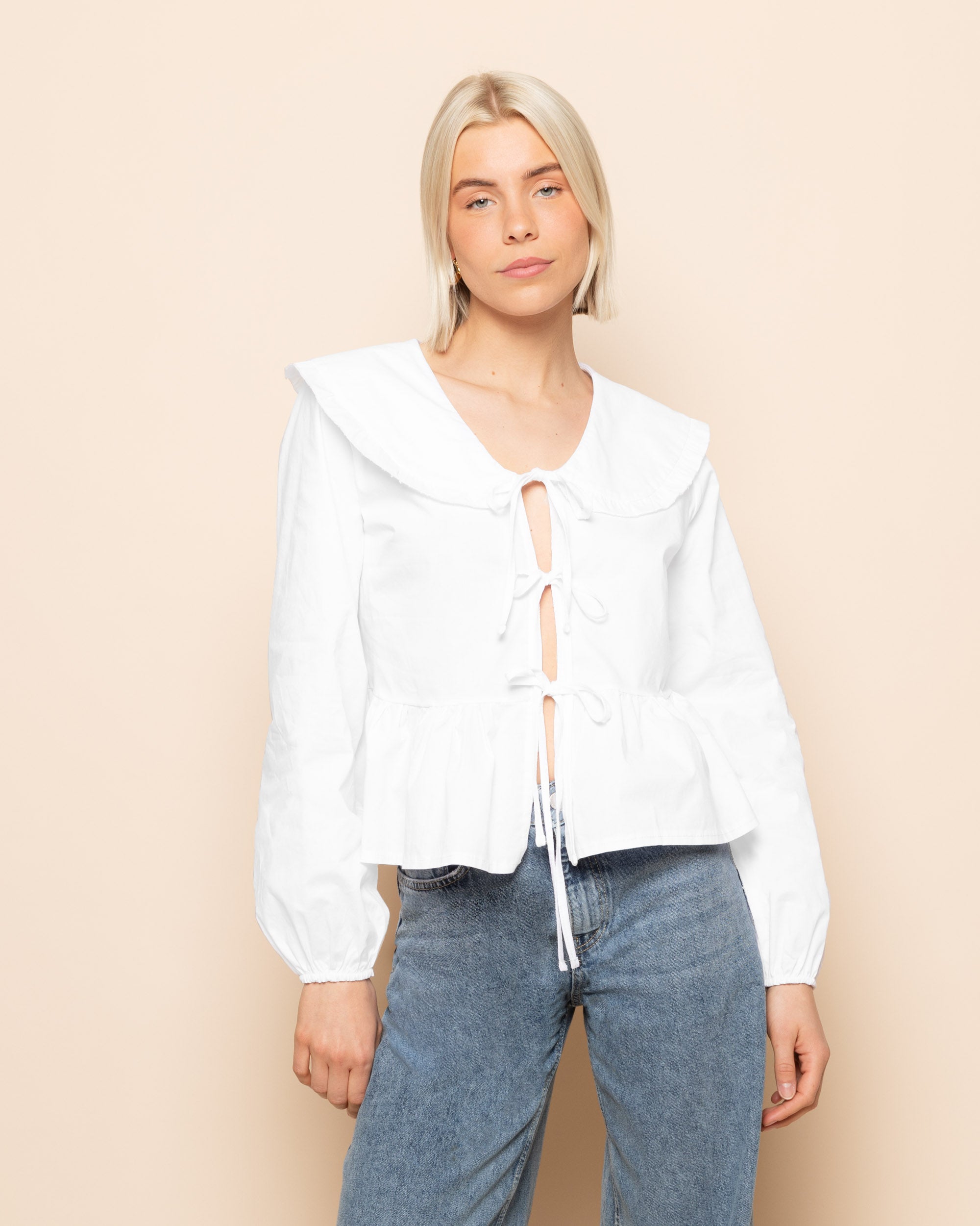 BIG COLLAR RUFFLE BLOUSE WIT