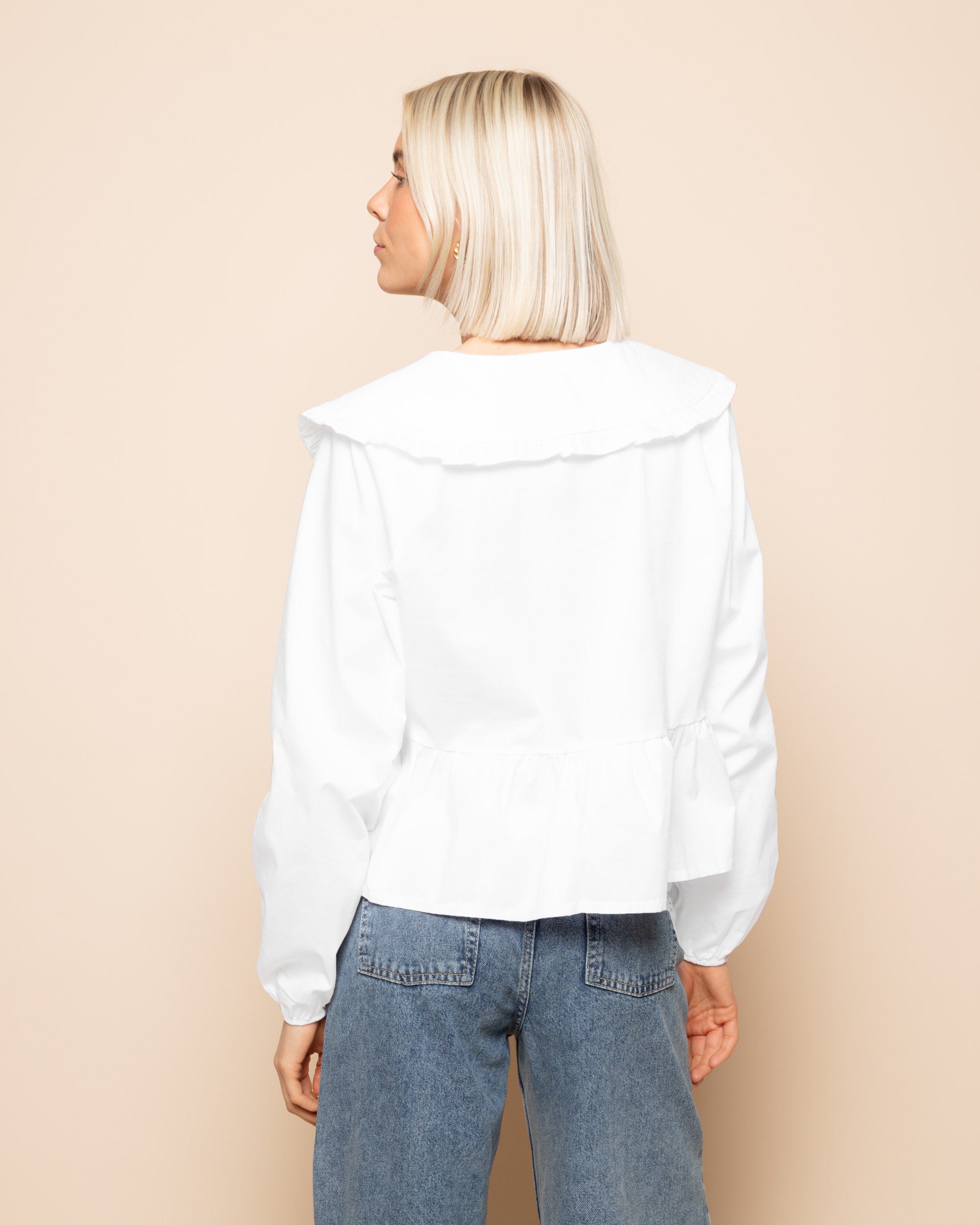 BIG COLLAR RUFFLE BLOUSE WIT