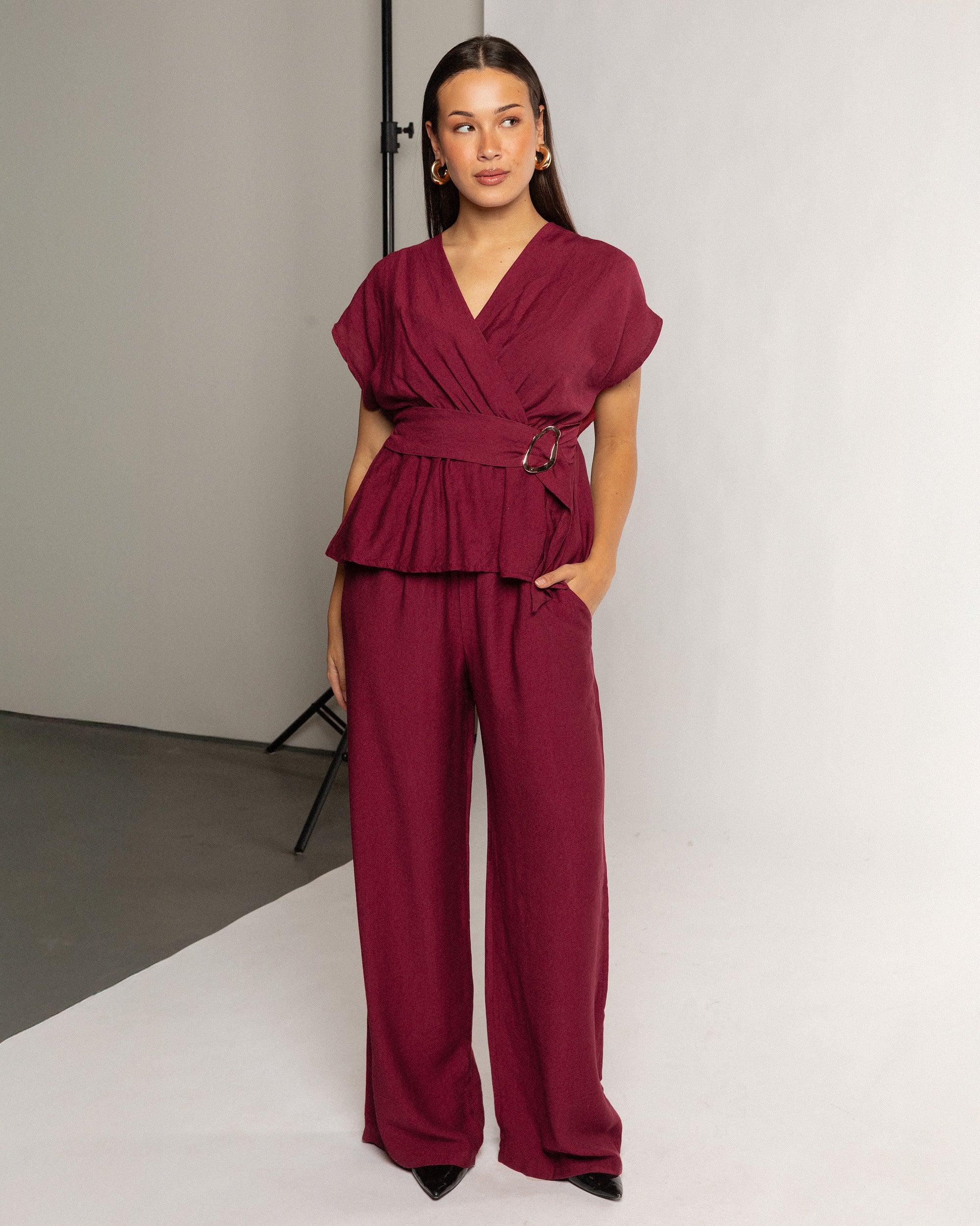 ZAYA VISCOSE BUCKLE TOP BURGUNDY