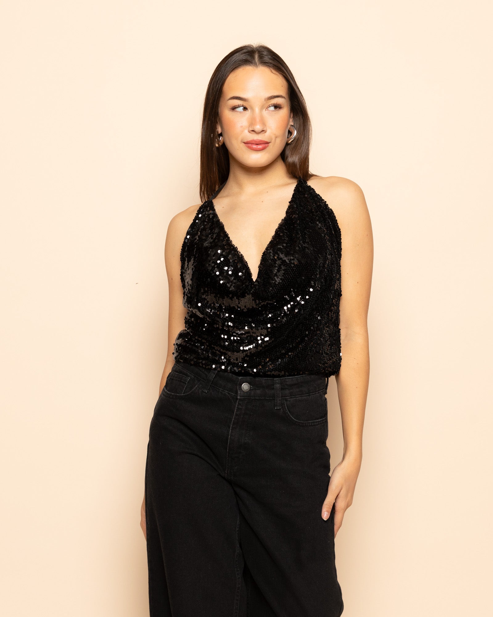SEQUINS STRAPPY HALTER TOP ZWART