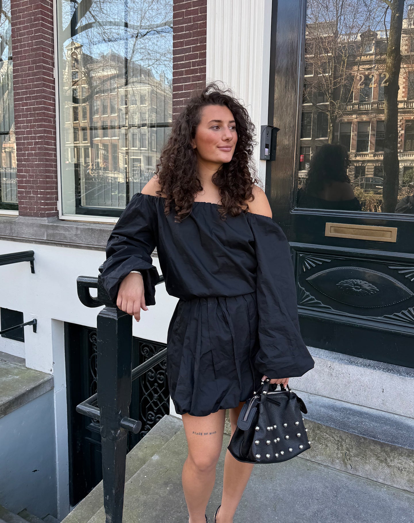 OFF SHOULDER PUFF SLEEVE TOP ZWART