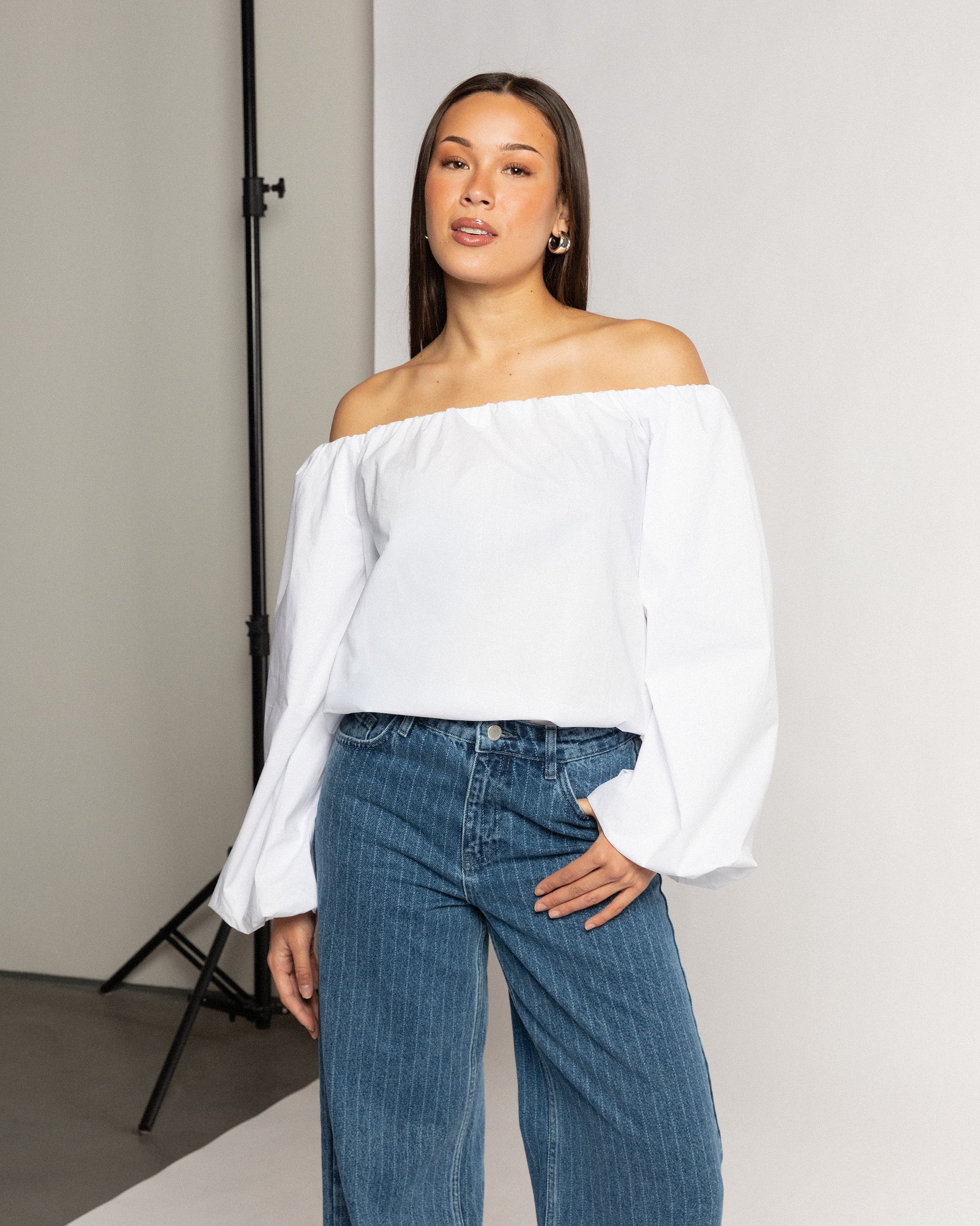 OFF SHOULDER PUFF SLEEVE TOP WIT