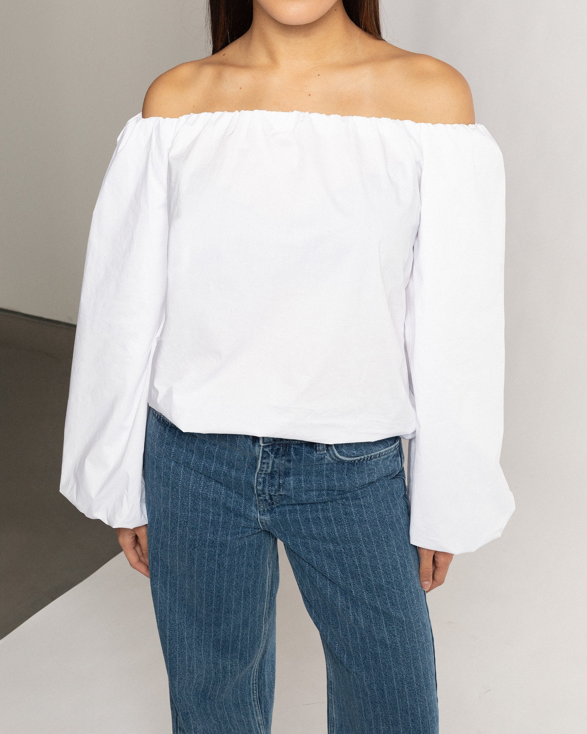 OFF SHOULDER PUFF SLEEVE TOP WIT