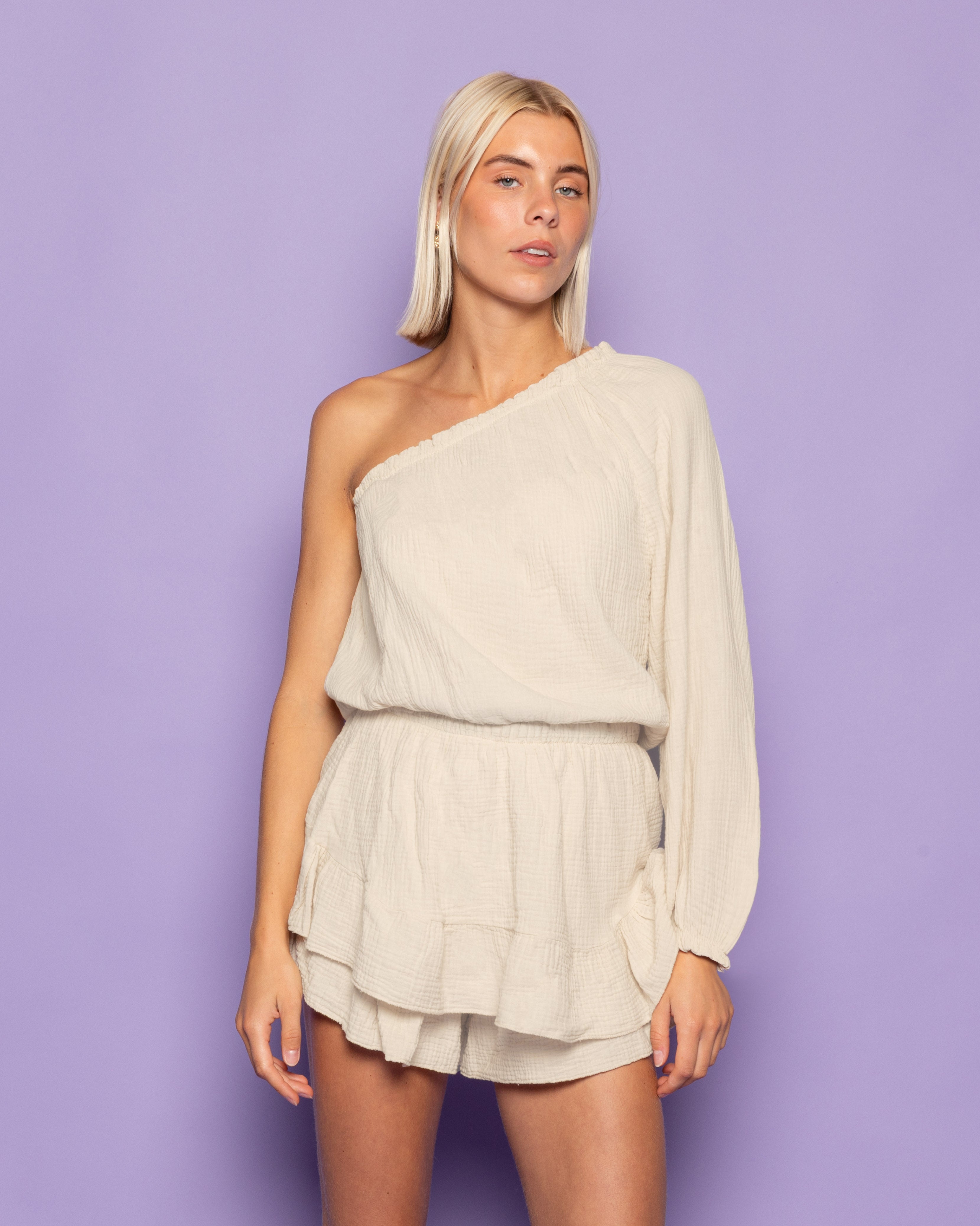 MOUSSELINE ONE SLEEVE PLAYSUIT ZAND