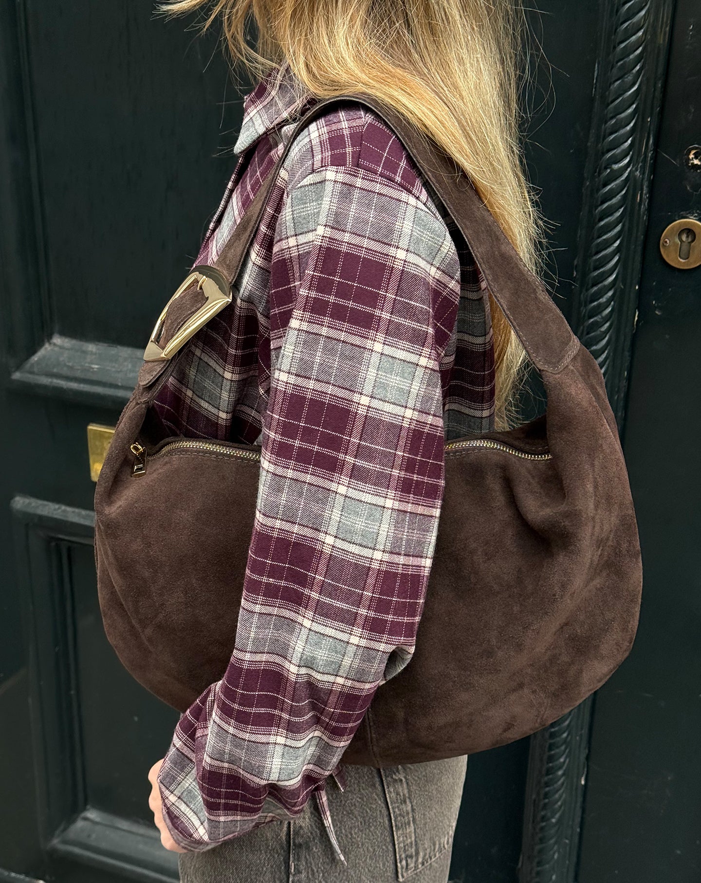 BUCKLE SUEDE SHOULDER BAG BRUIN