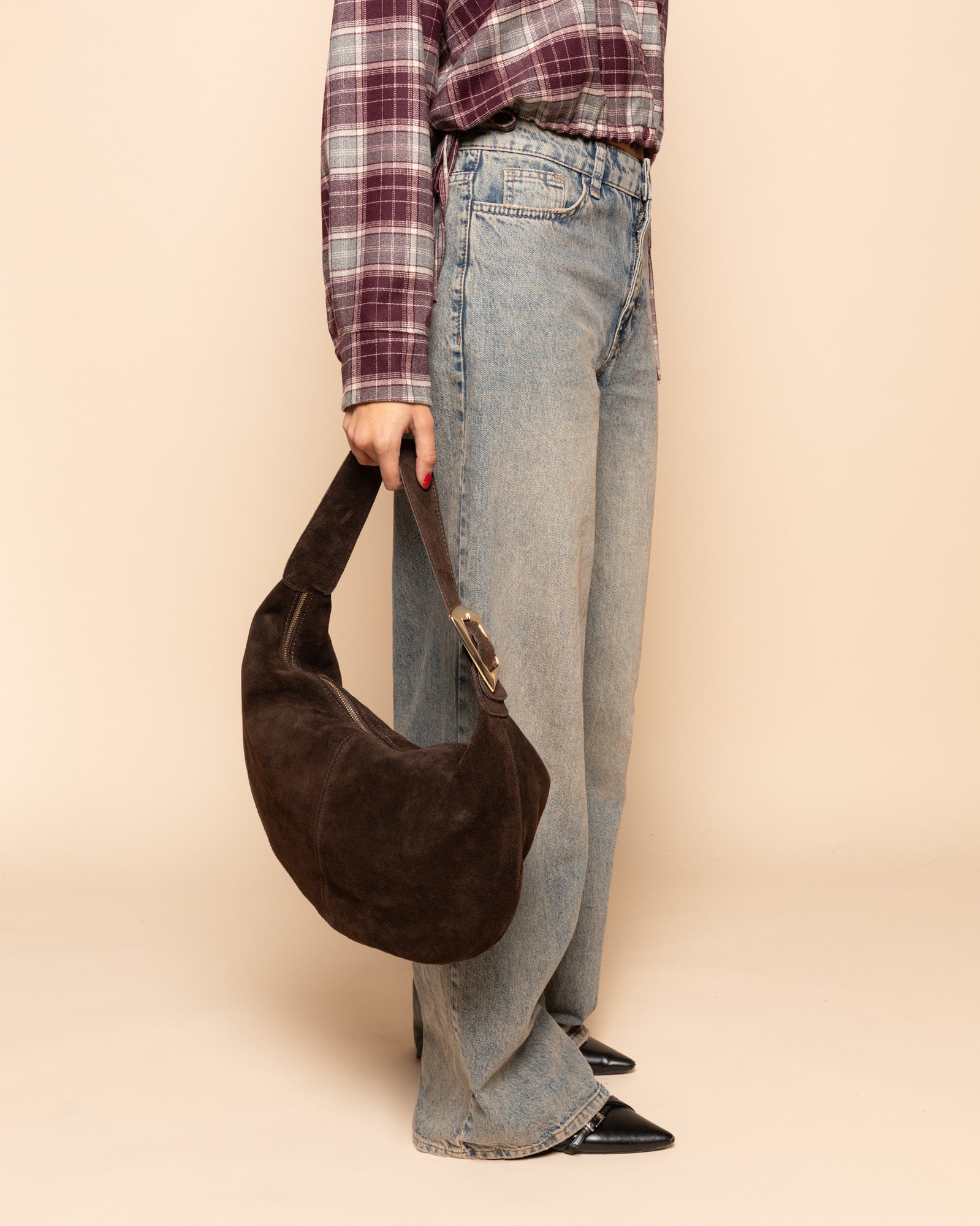 BUCKLE SUEDE SHOULDER BAG BRUIN