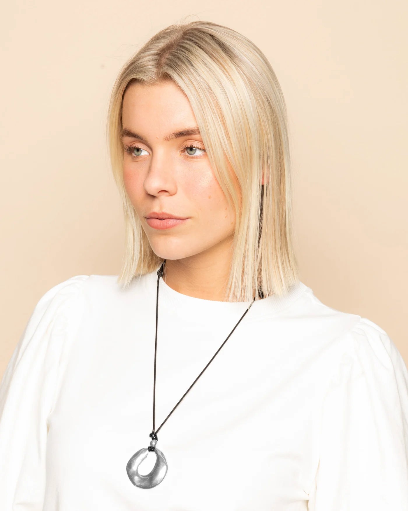 PENDANT CORD NECKLACE