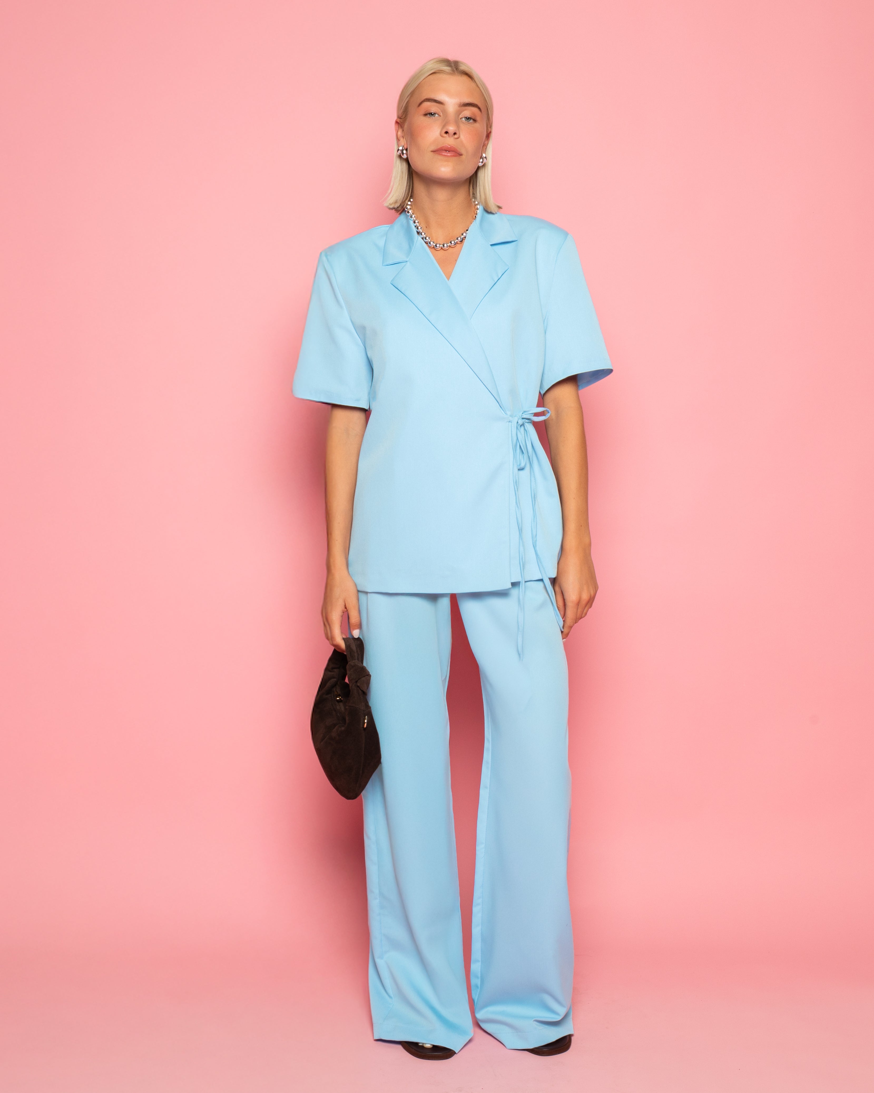 ZOEY STRAIGHT LEG PANTALON PETITE LIGHT BLUE