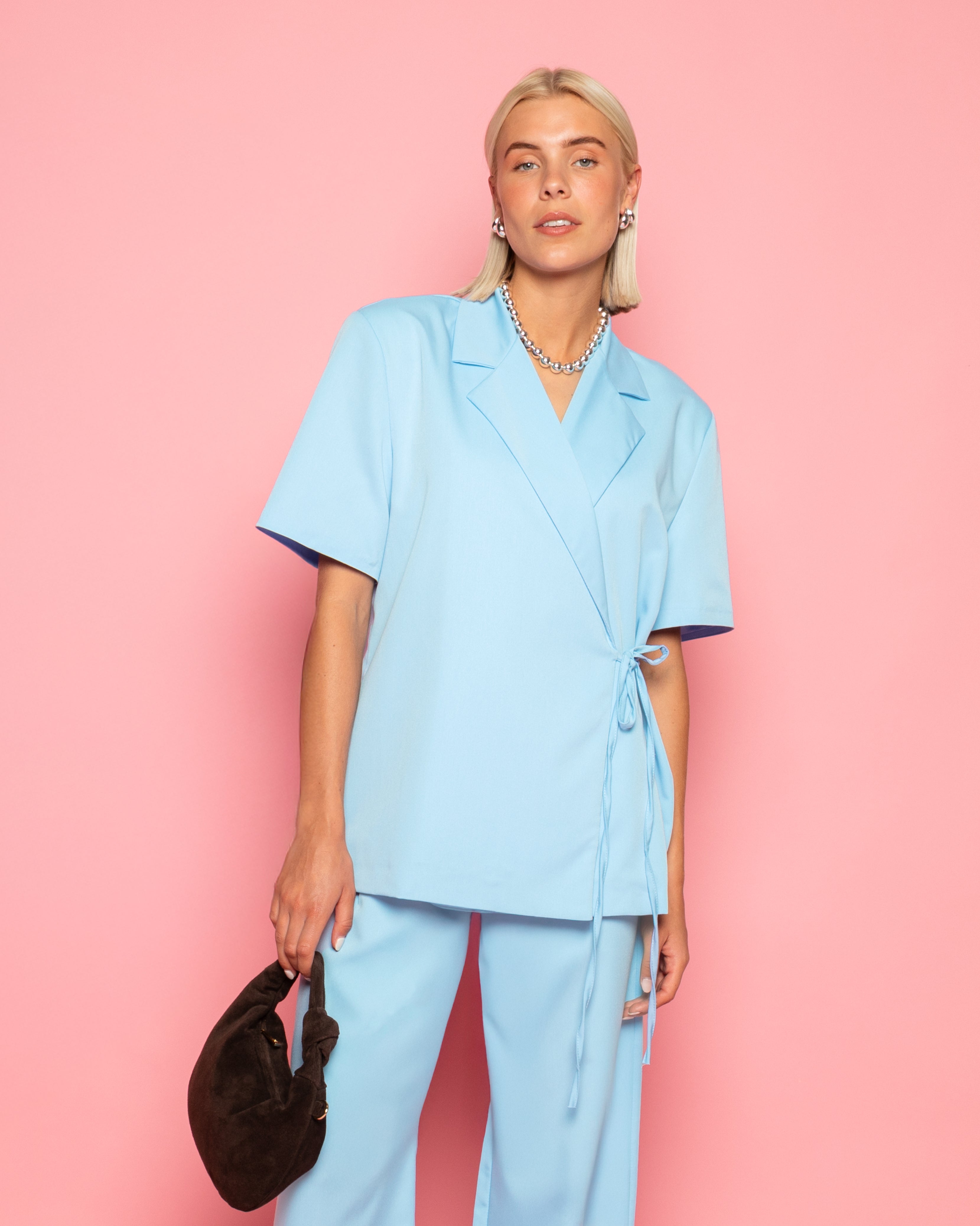 ZOEY WRAP UP SHORT SLEEVE BLAZER LIGHT BLUE