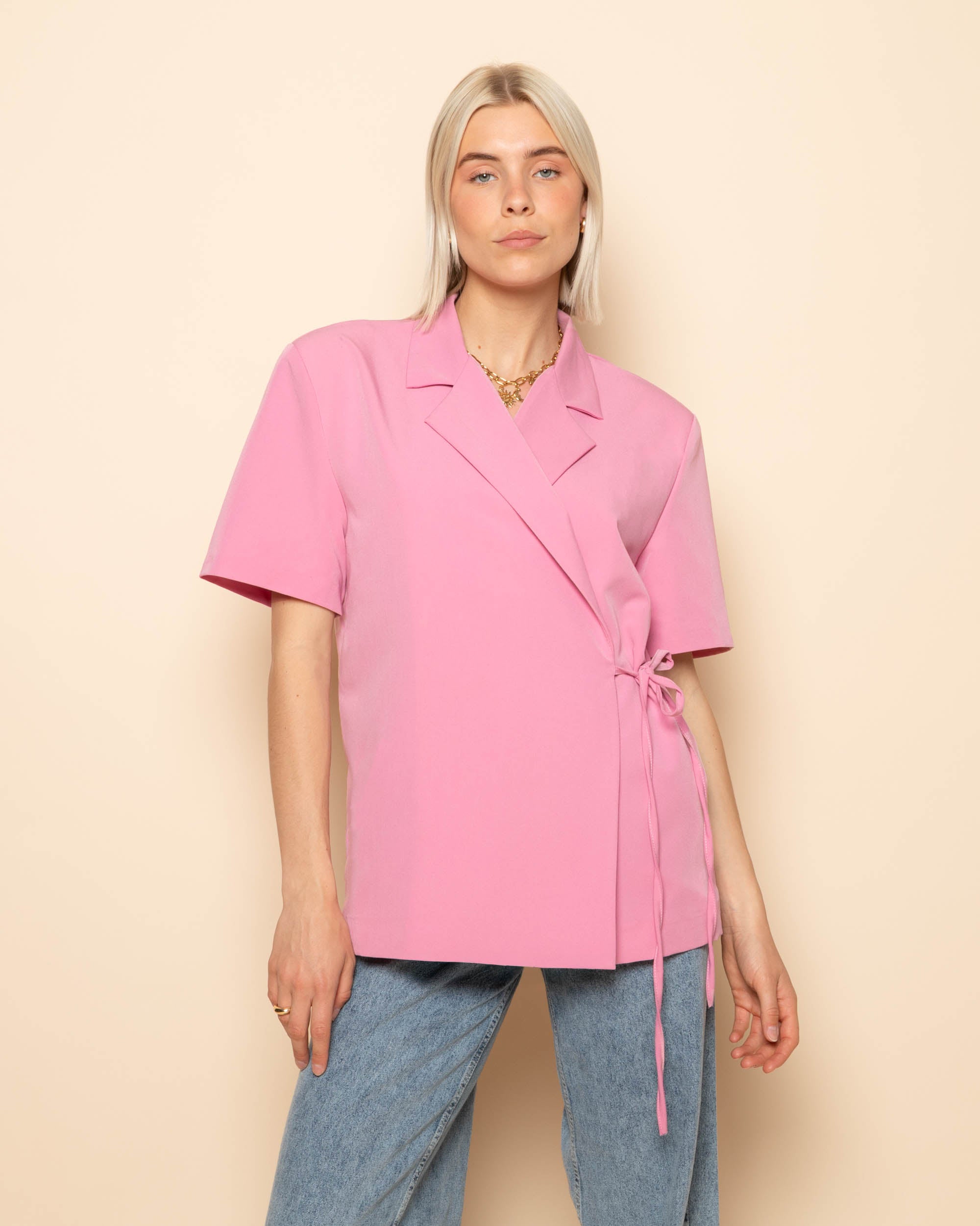 ZOEY WRAP UP SHORT SLEEVE BLAZER PINK