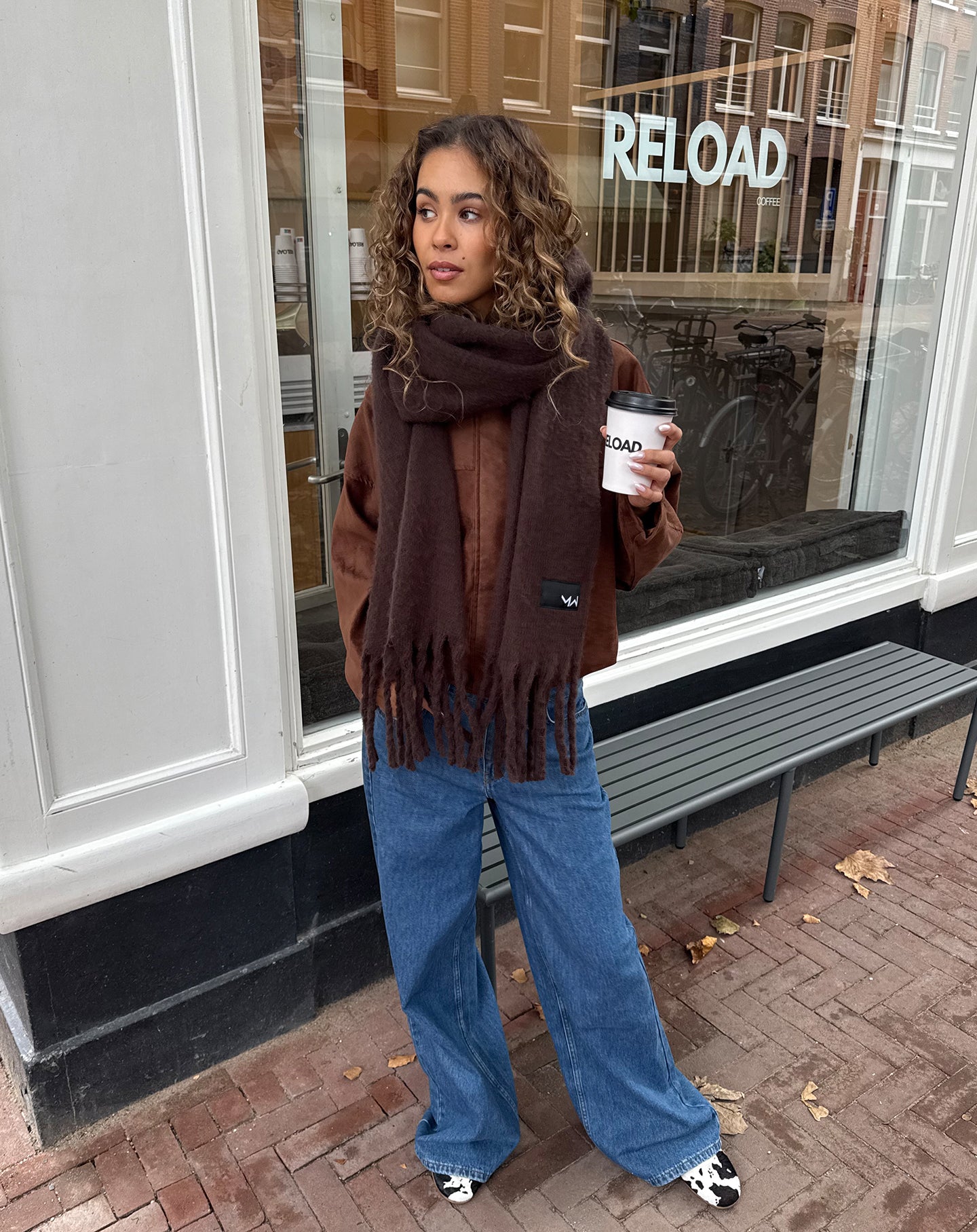 WOVEN SCARF DARK BROWN