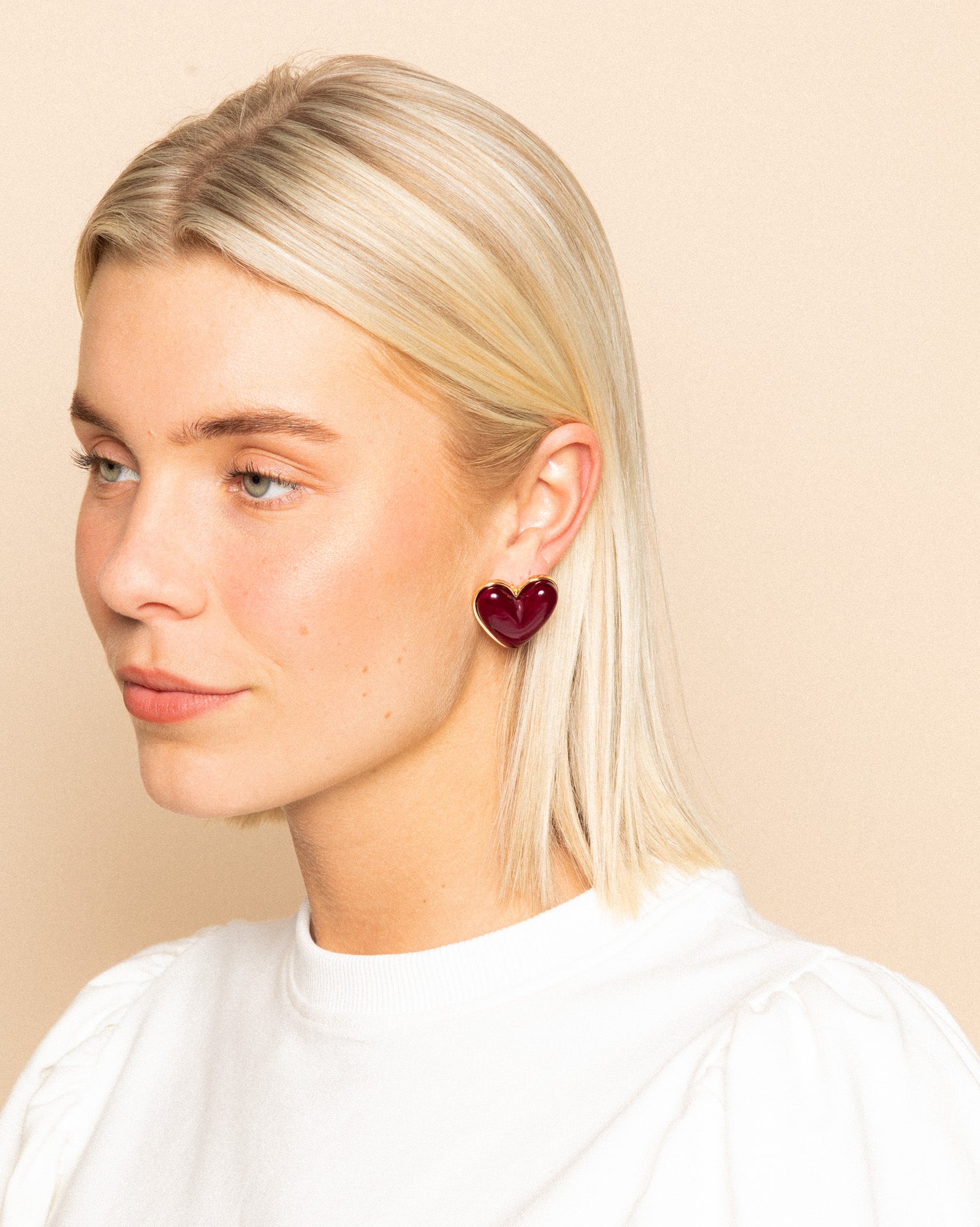 BOLD HEART EARRINGS BURGUNDY