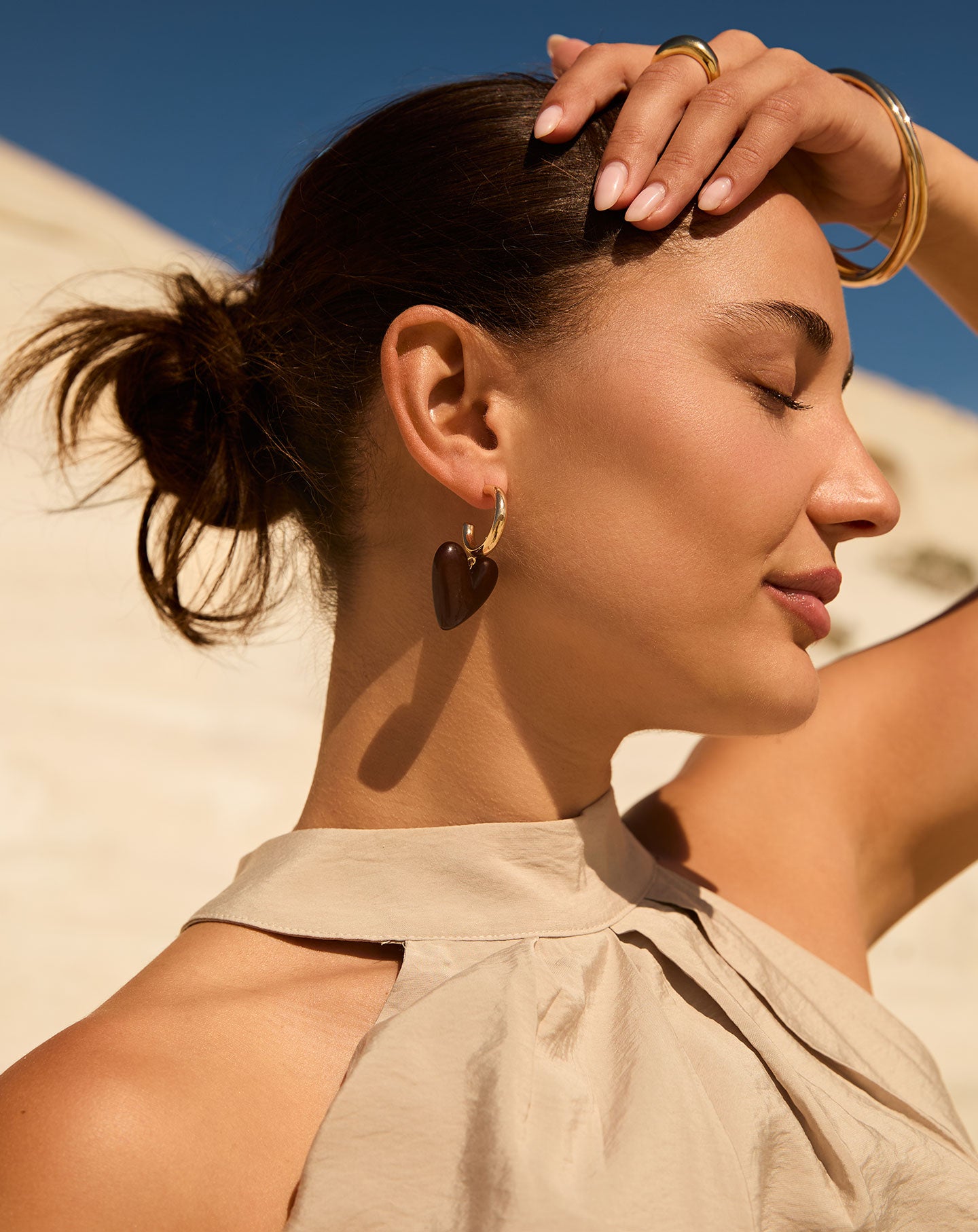 HEART COLORED HOOP EARRINGS BRUIN