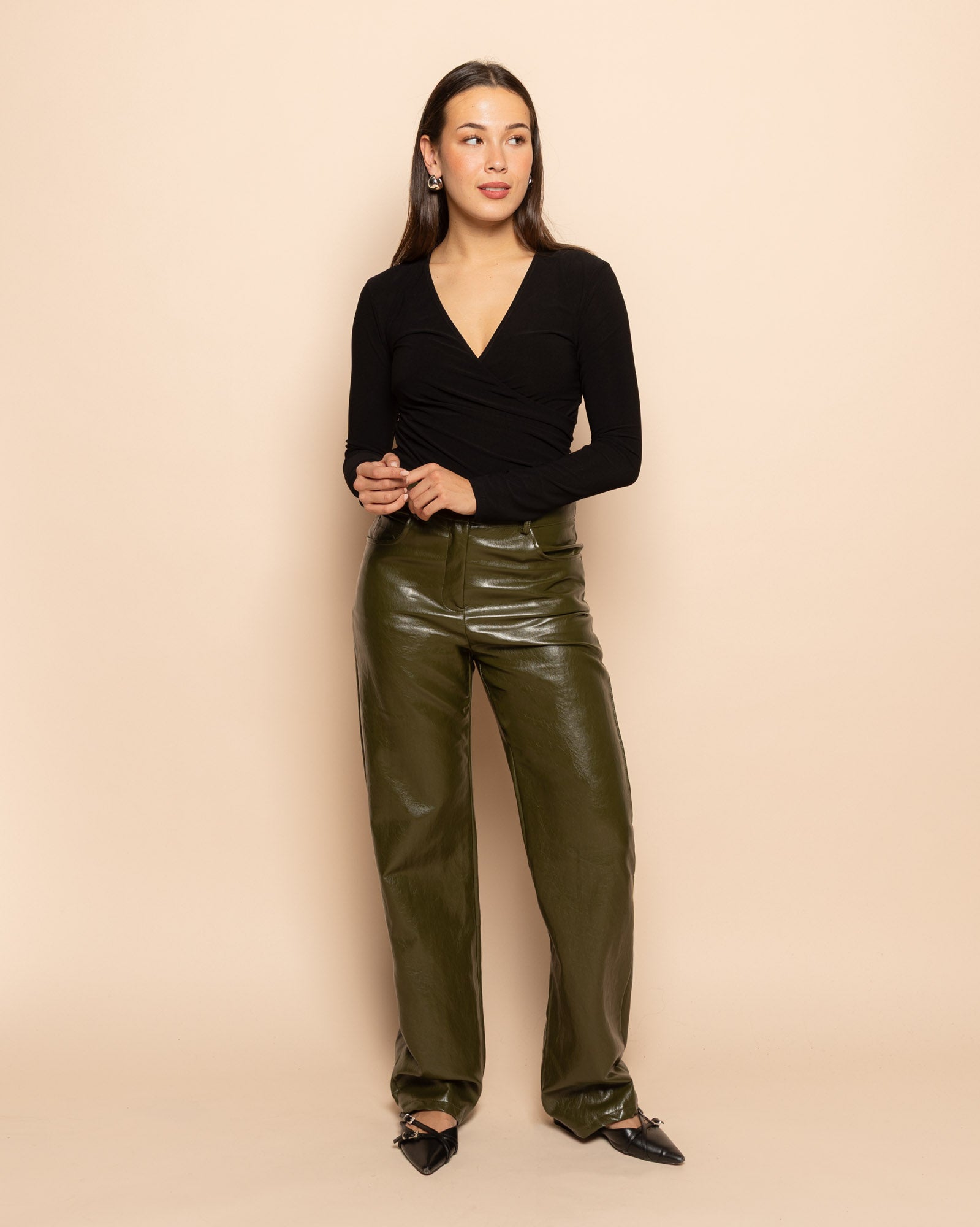 KATIE LIQUID LEATHER STRAIGHT LEG PANTS OLIJFGROEN