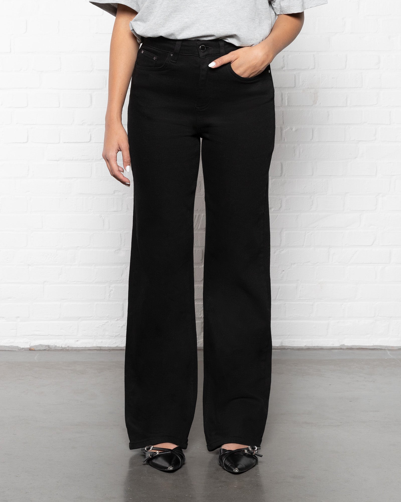 BOOTCUT JEANS ZWART