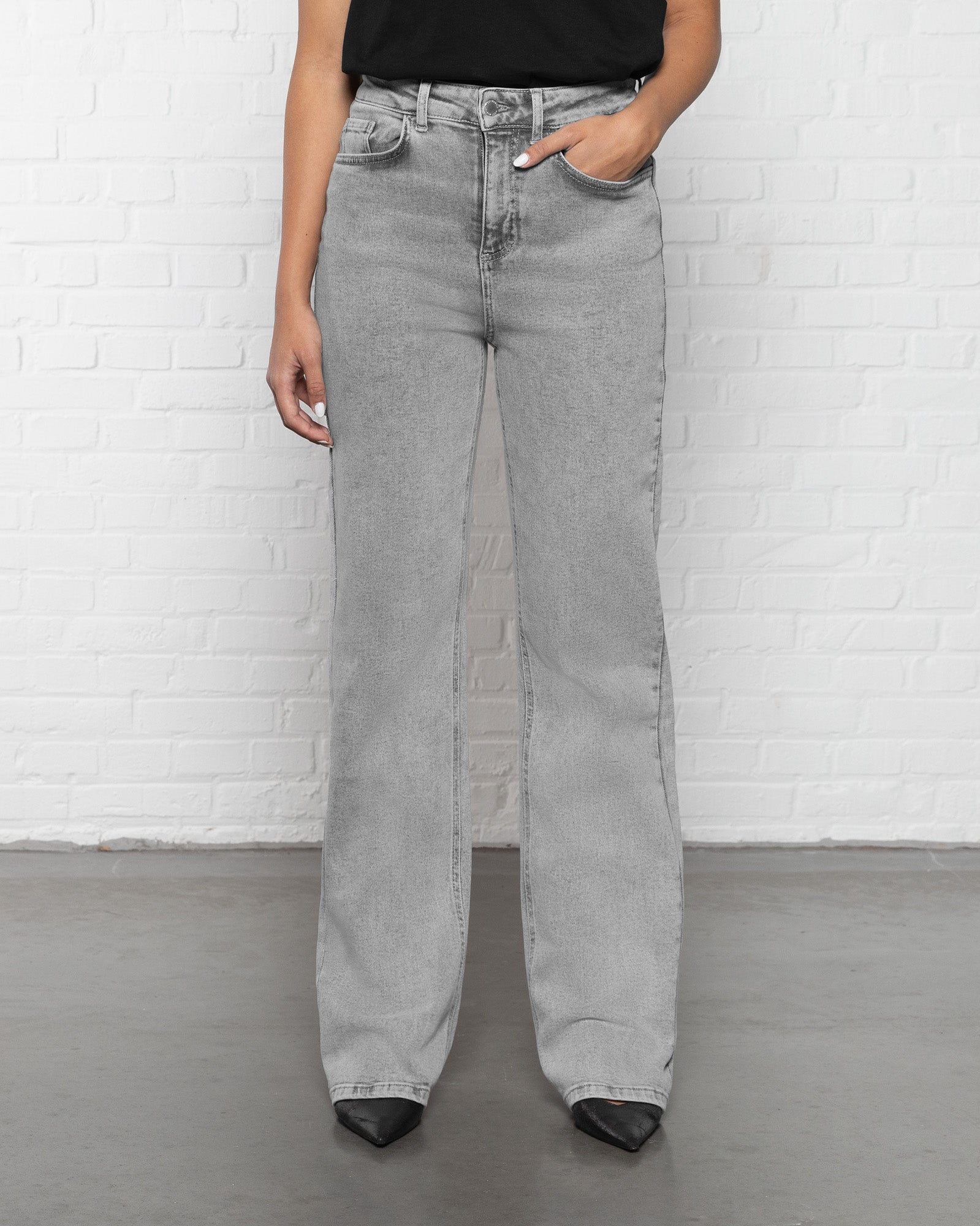 BOOTCUT JEANS ZACHT GRIJS