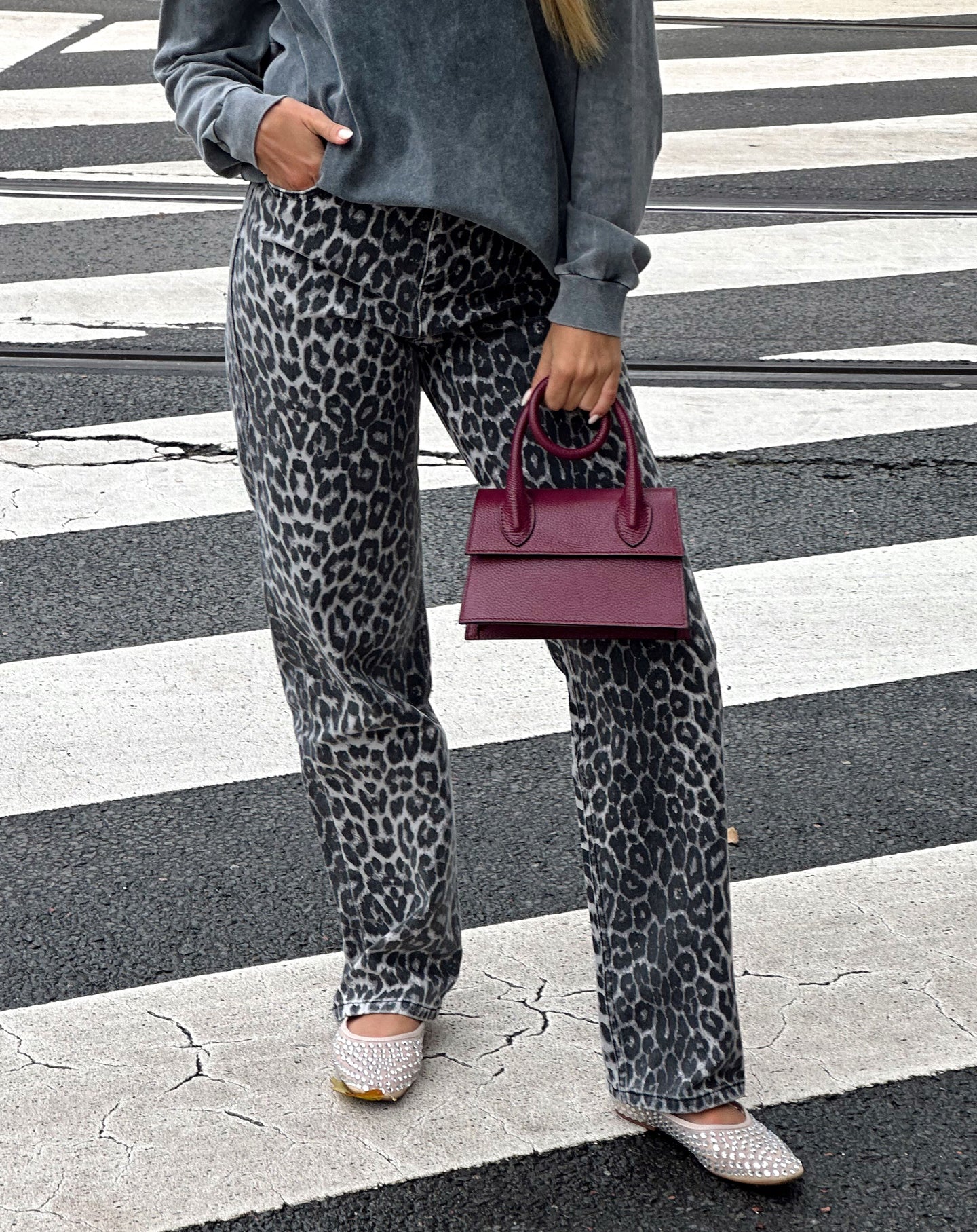 LEOPARD ALLOVER JEANS GREY