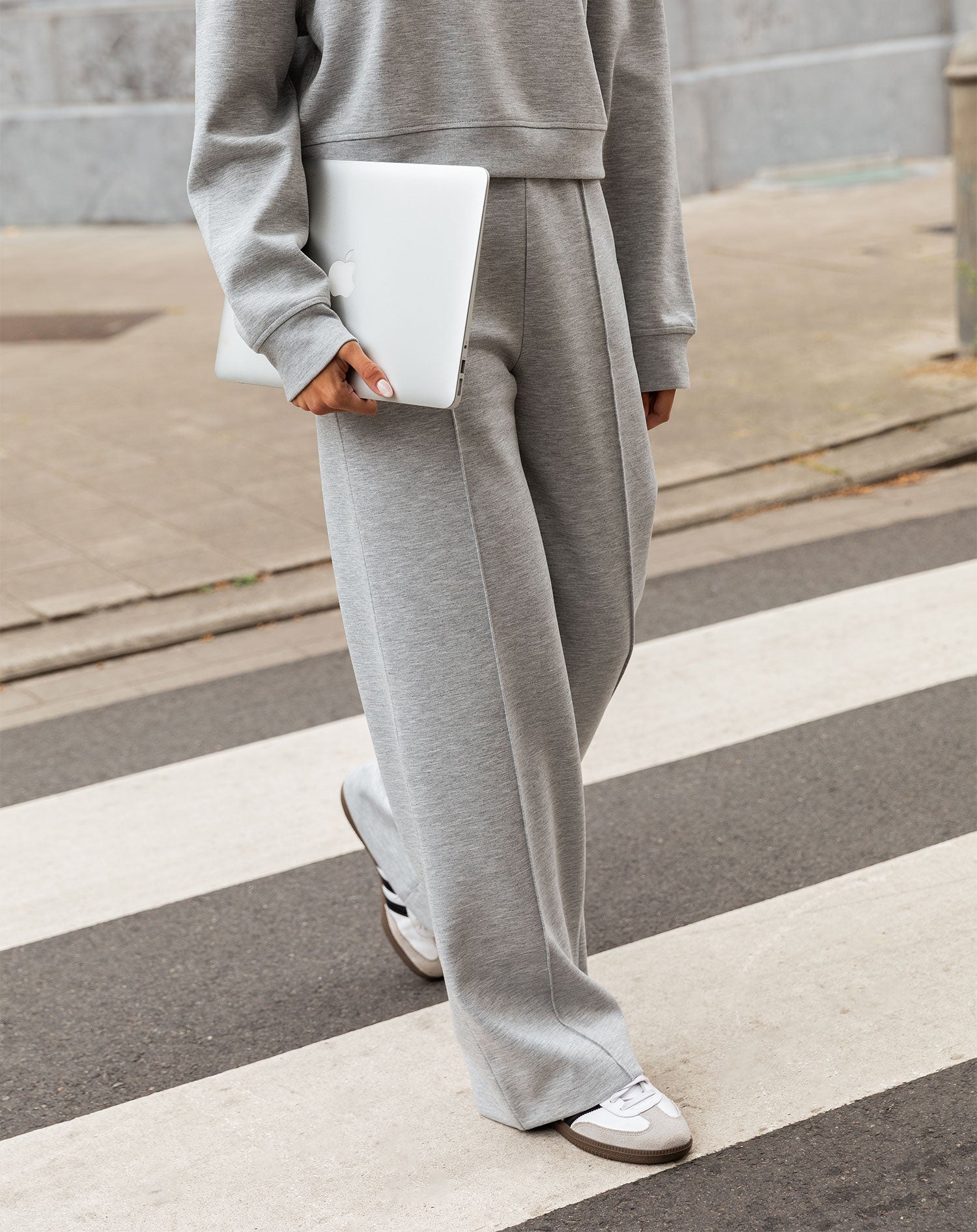 SCUBA PINTUCK PANTS LIGHT GREY