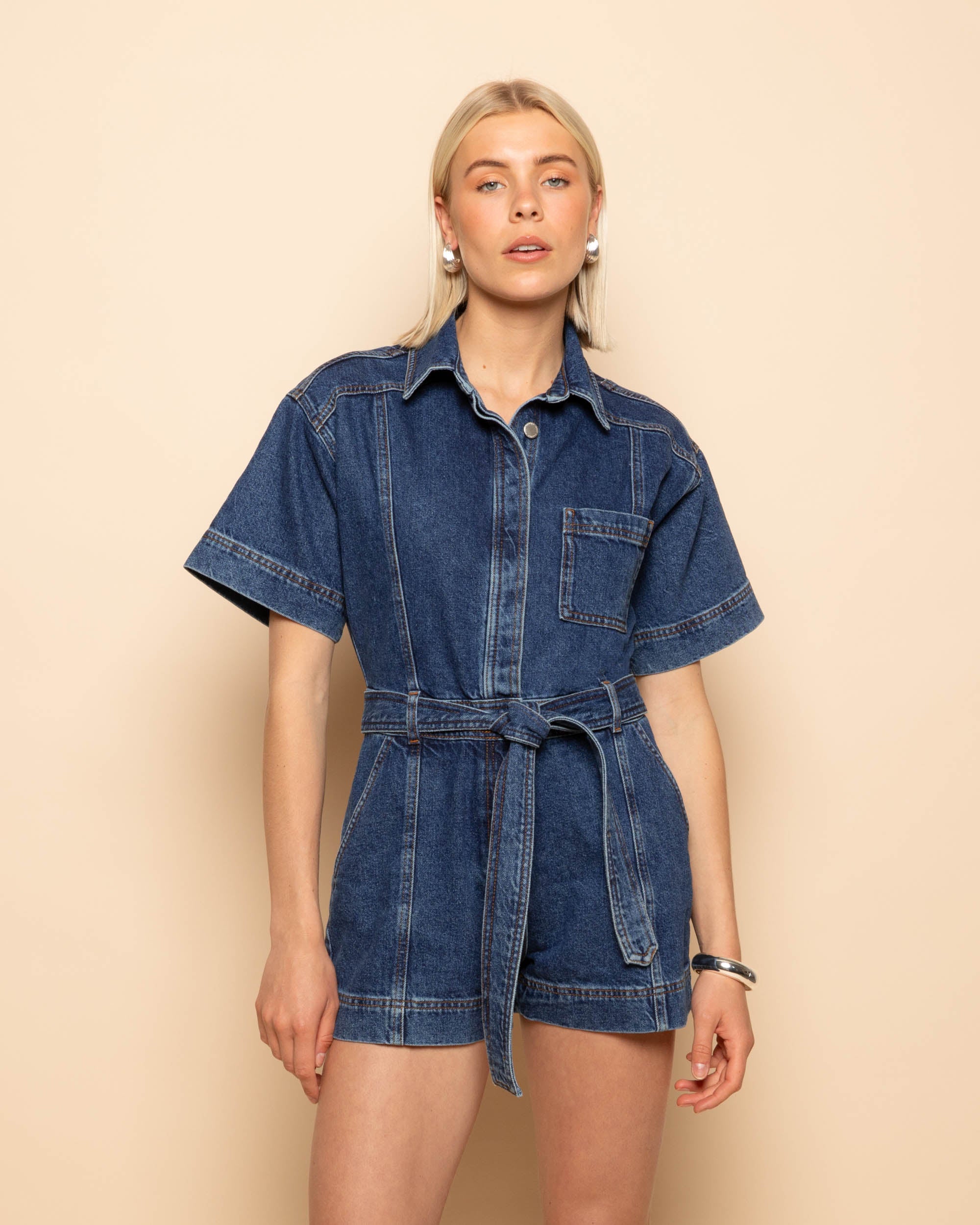DENIM BELTED PLAYSUIT DONKERBLAUW