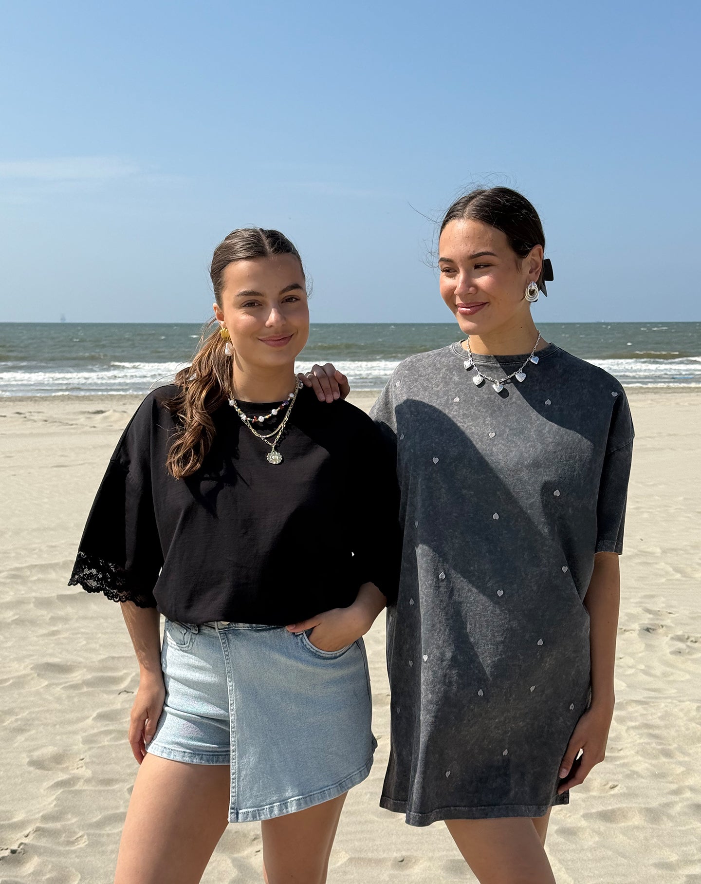 LACE SLEEVE OVERSIZED TEE ZWART