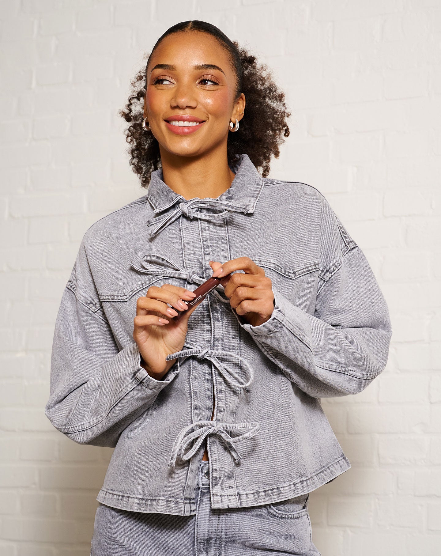 BOW DENIM BLOUSE LICHTGRIJS