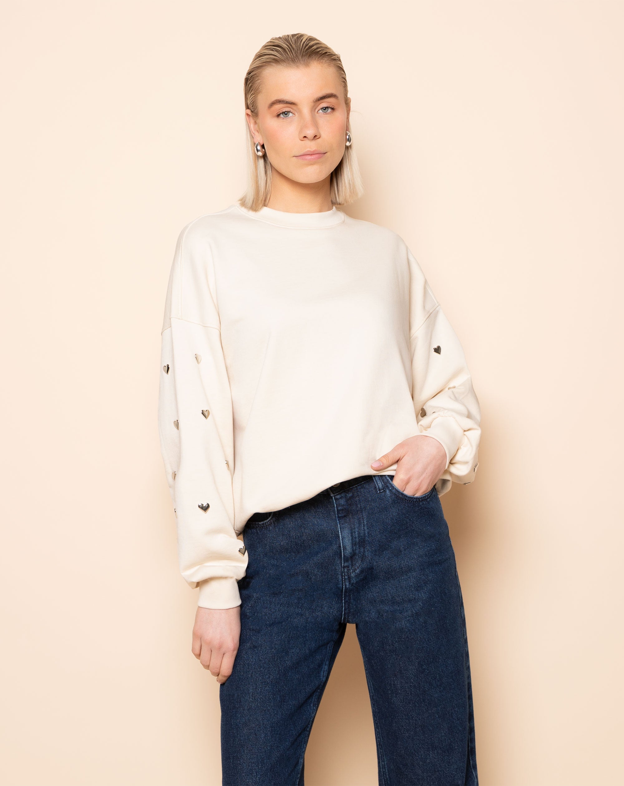 HEART STUD SWEATER CRÈME