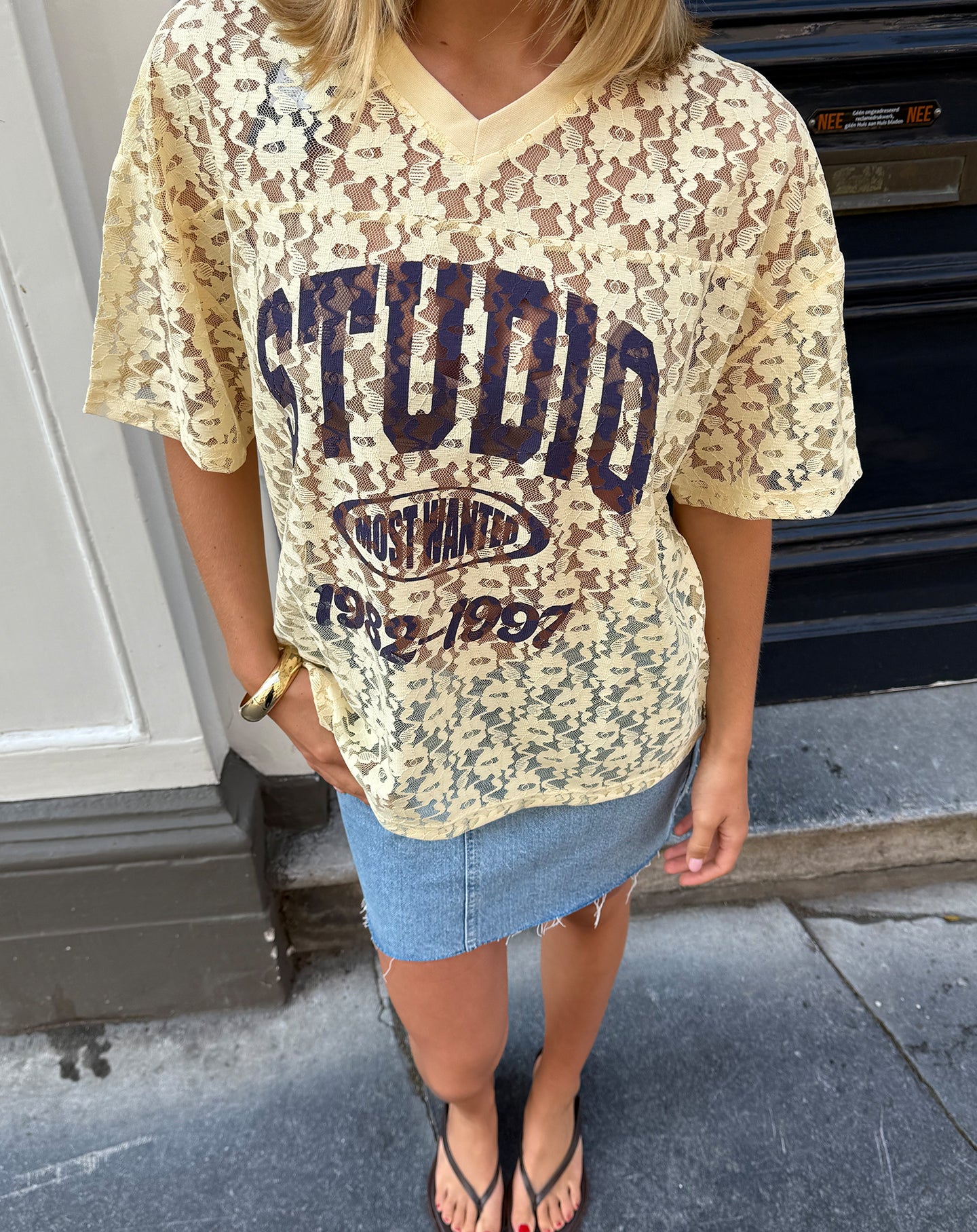 LACE SPORTS STUDIO V-NECK TEE BUTTER YELLOW