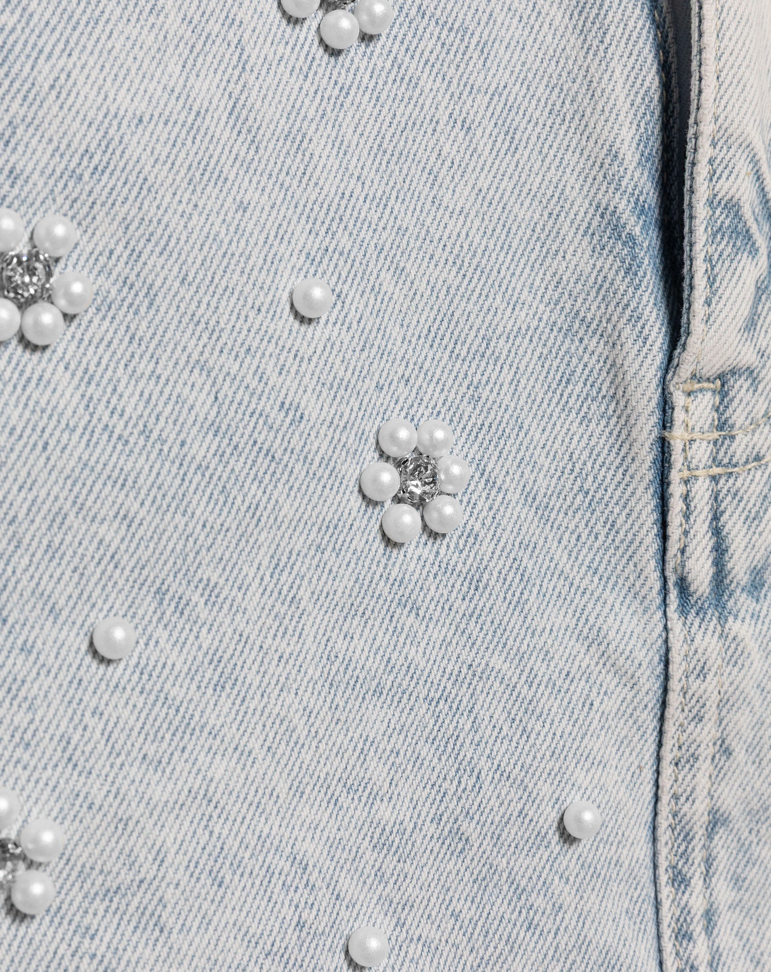 FLOWER PEARL DENIM SKIRT LIGHT BLUE