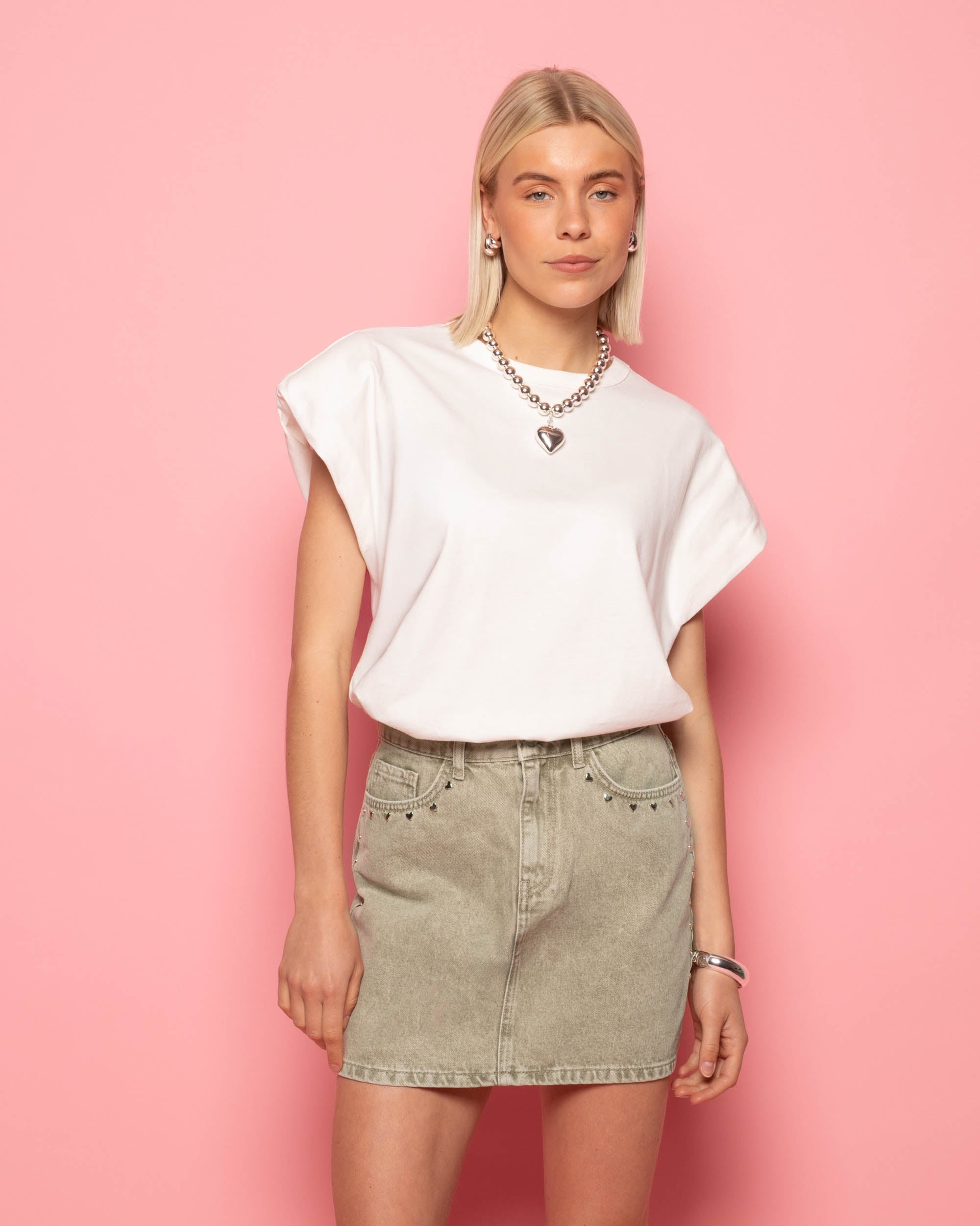 SMALL HEART STUD DENIM SKIRT BEIGE