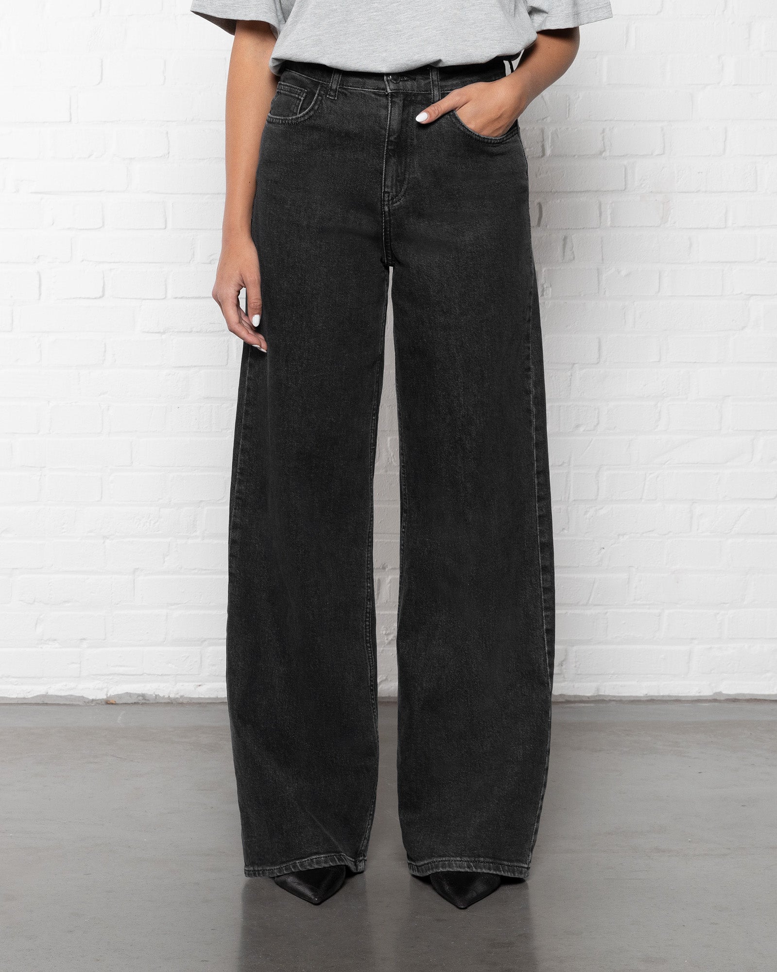 COMFORT WIDE LEG JEANS DONKERGRIJS
