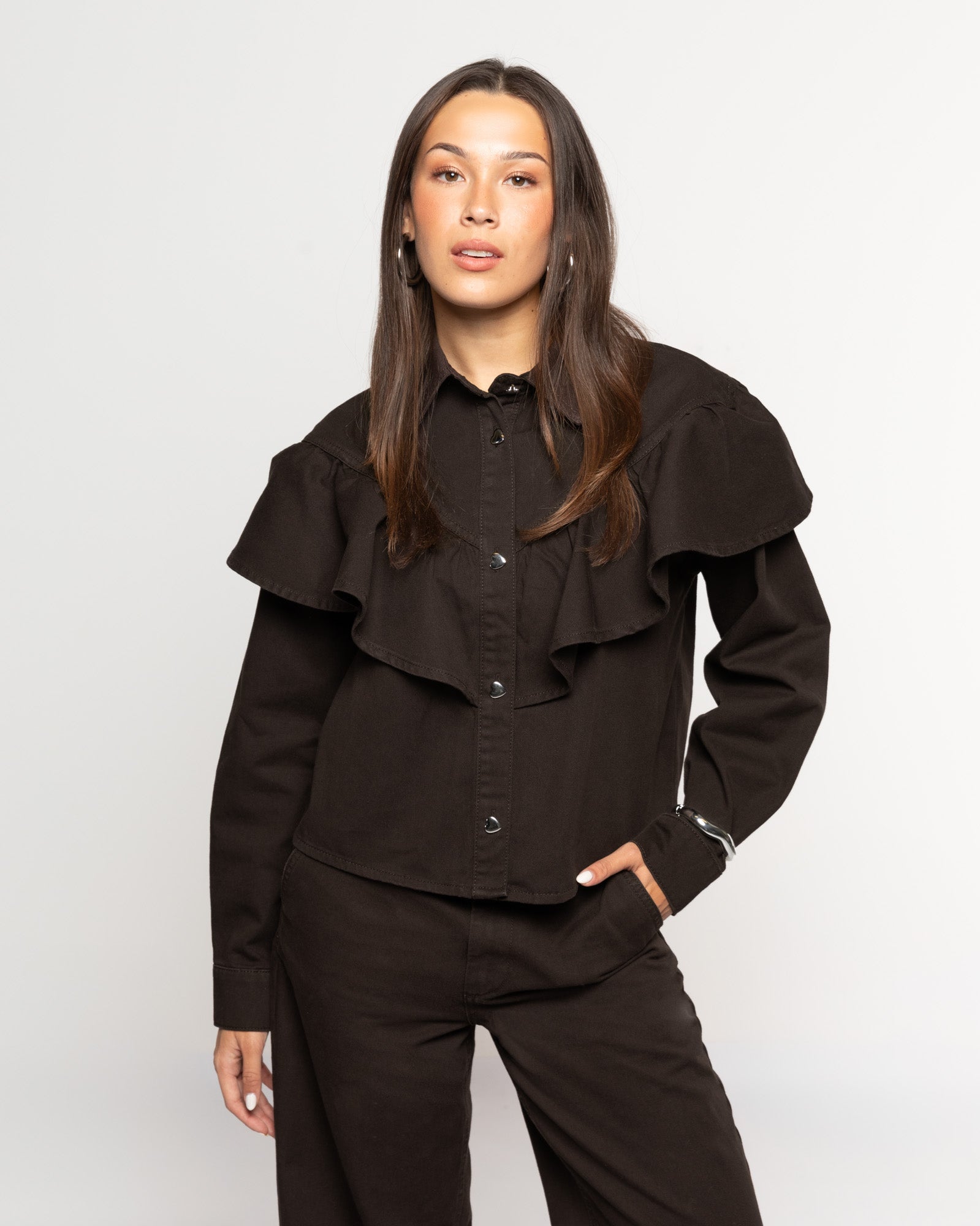 RUFFLE DENIM BLOUSE BROWN