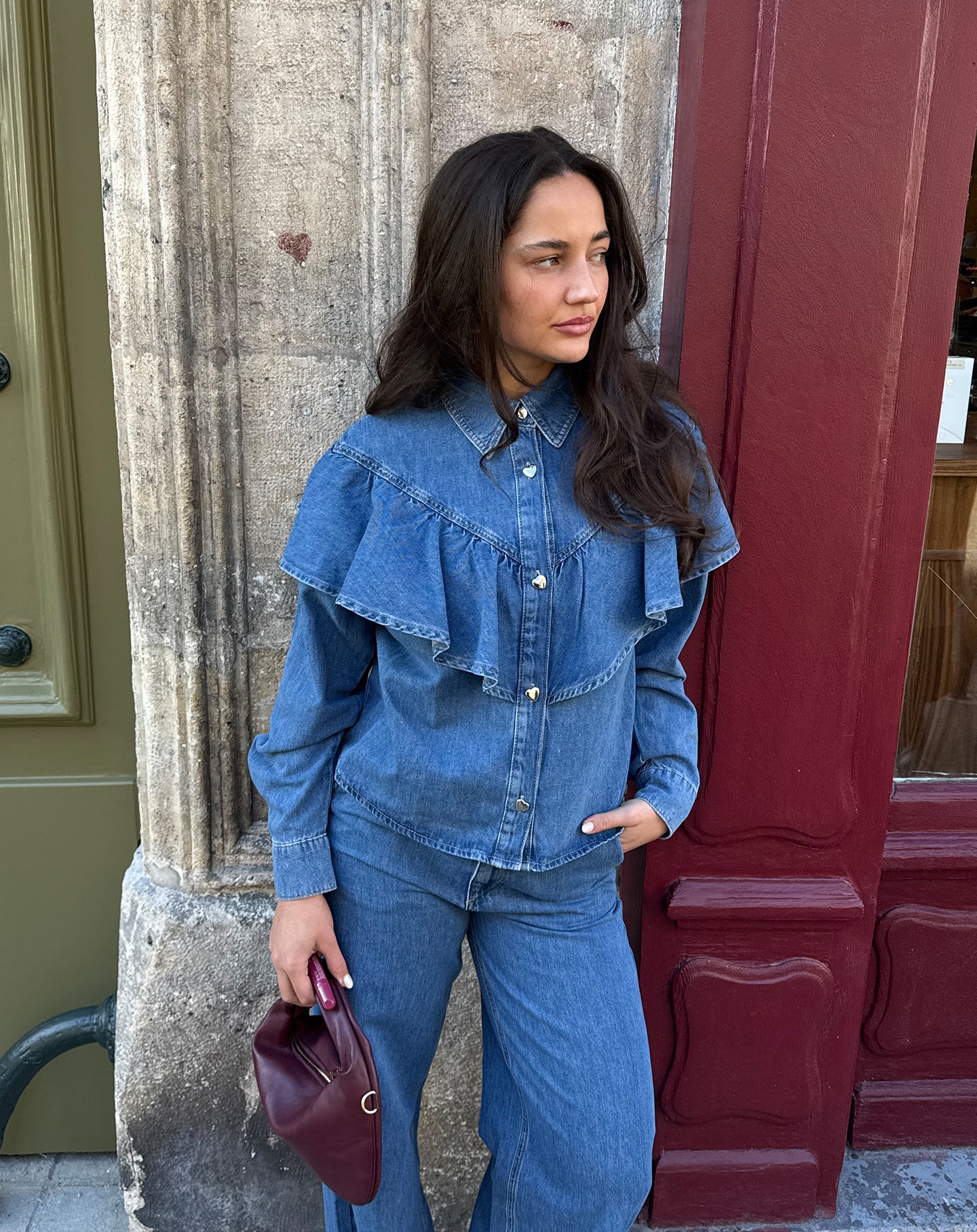 RUFFLE DENIM BLOUSE MID BLAUW