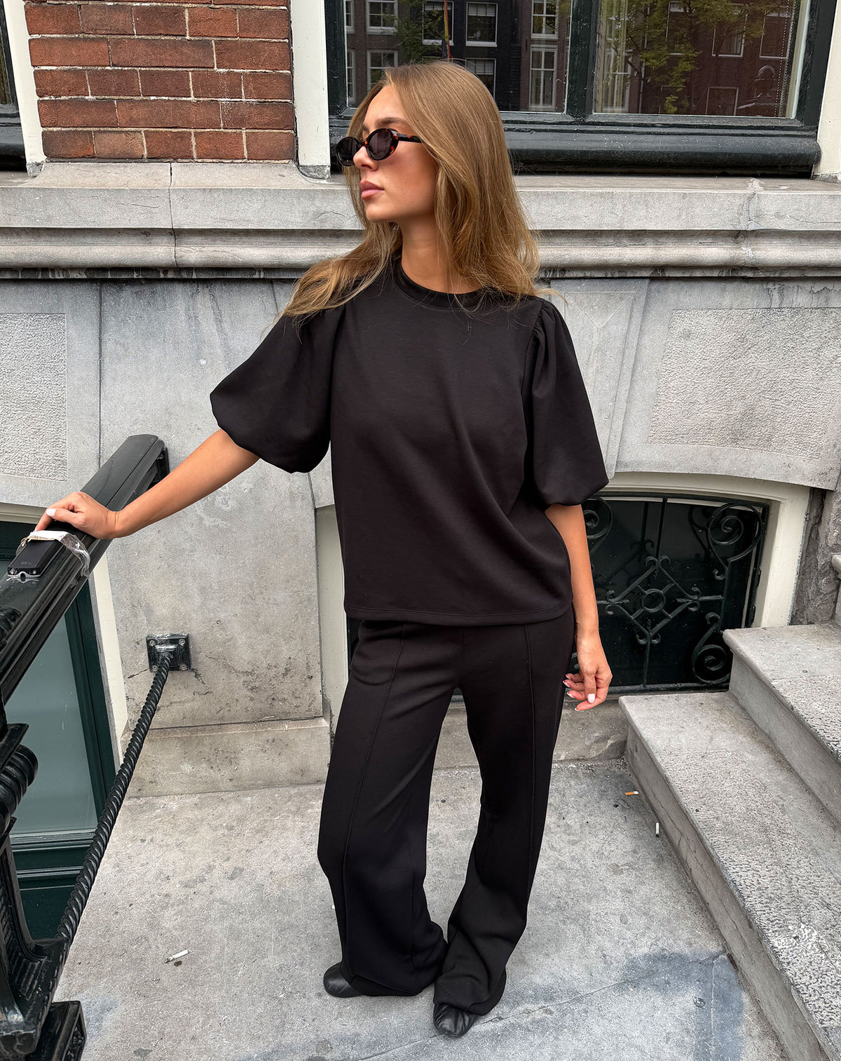 SCUBA SHORT PUFF SLEEVE SWEATER ZWART