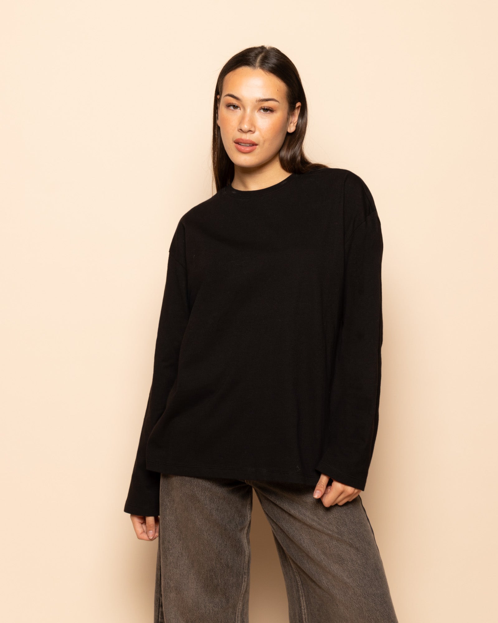 BASIC LONG SLEEVE OVERSIZED TEE ZWART