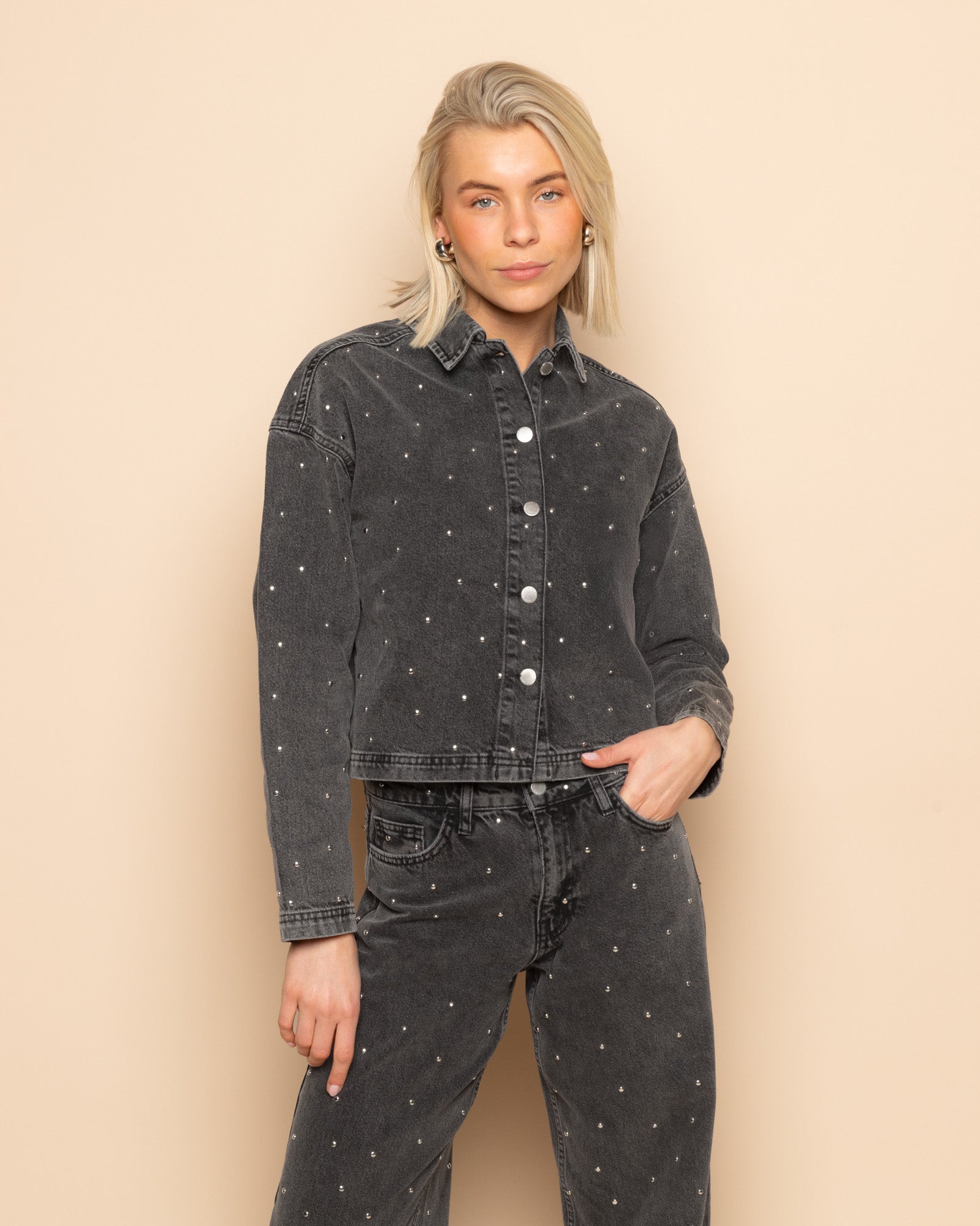 ALLOVER STUD WIDE LEG JEANS GRIJS