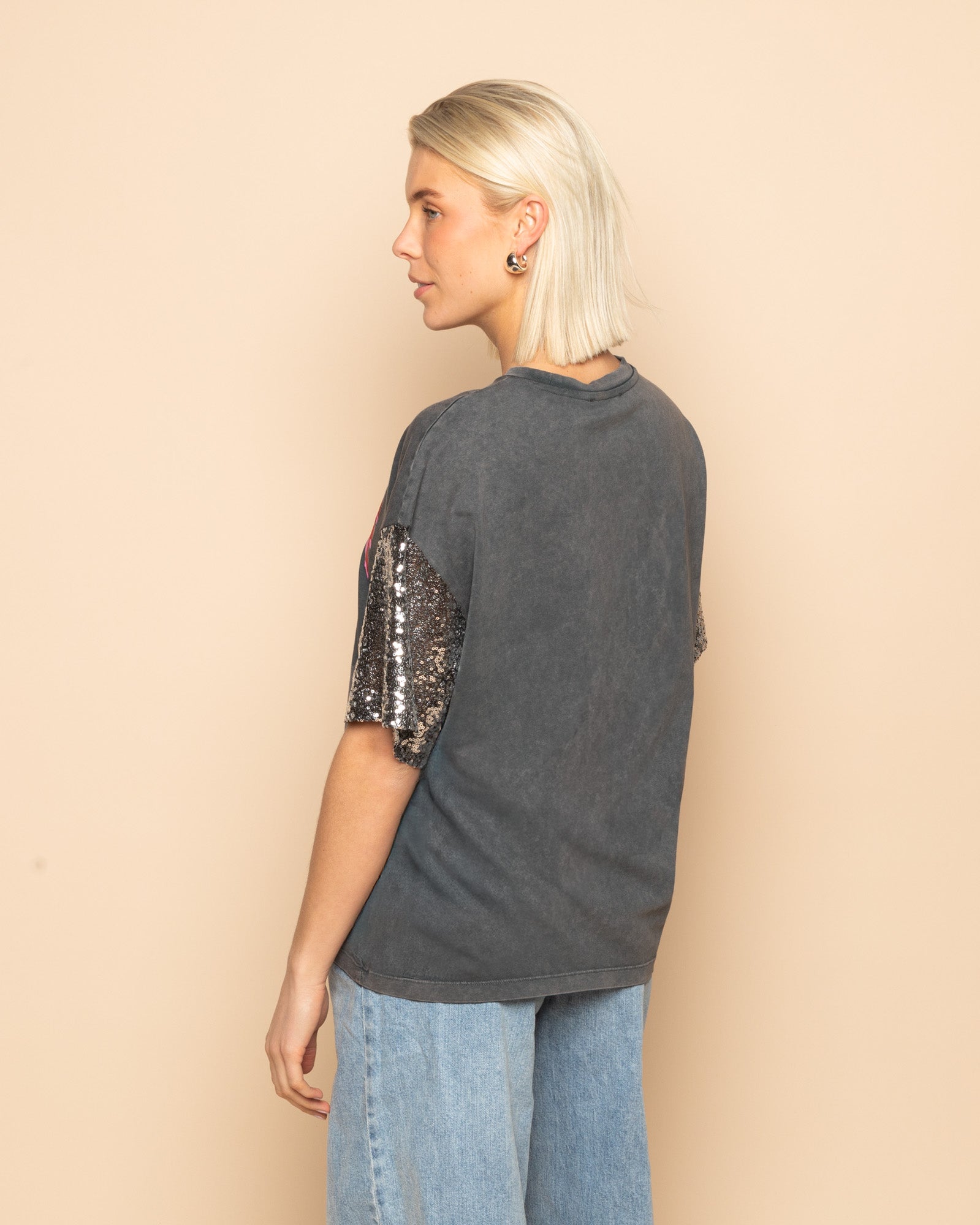 PARISIENNE SEQUIN SLEEVE TEE ACID GREY