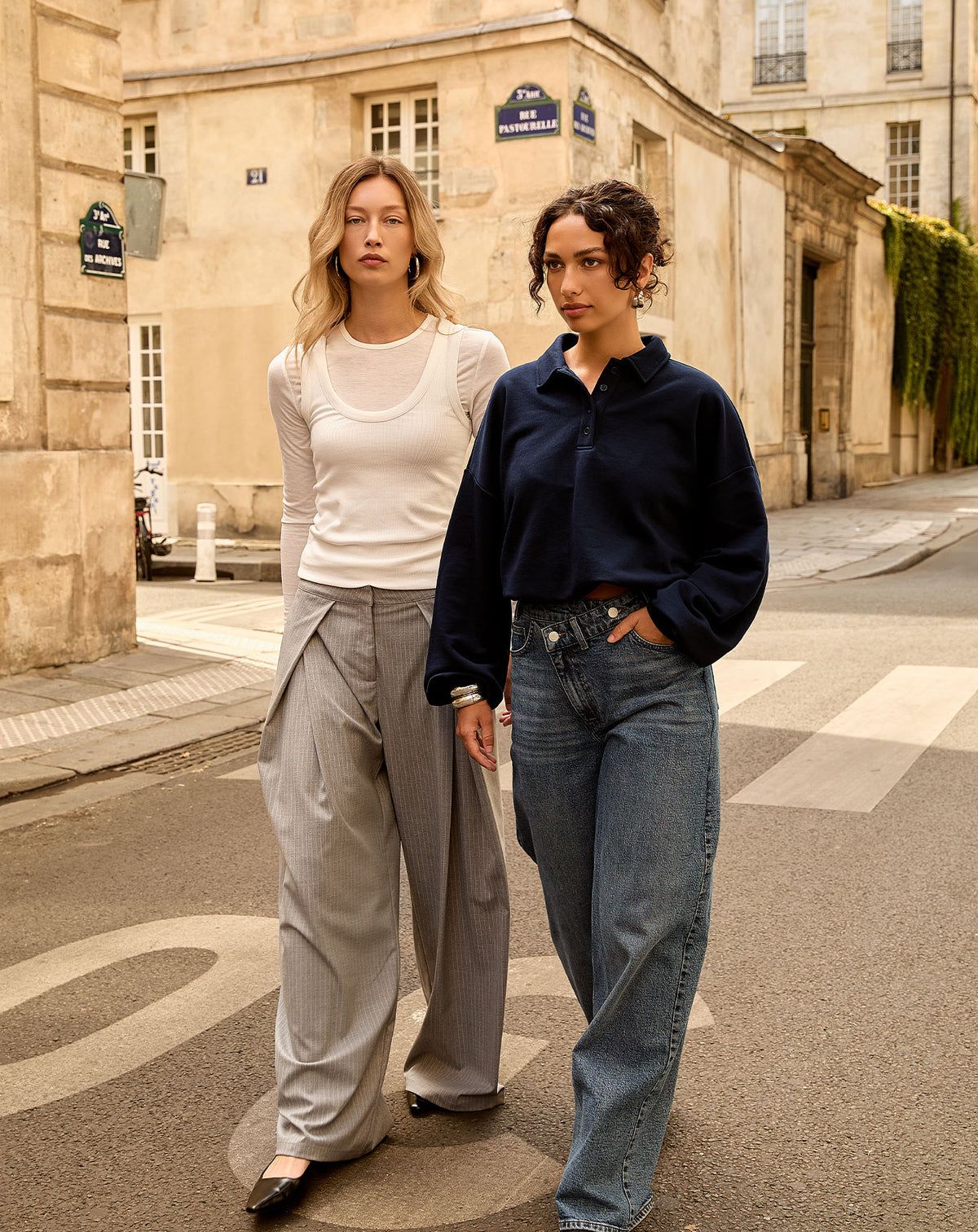 ELVY CROSSOVER WIDE LEG JEANS DONKERBLAUW