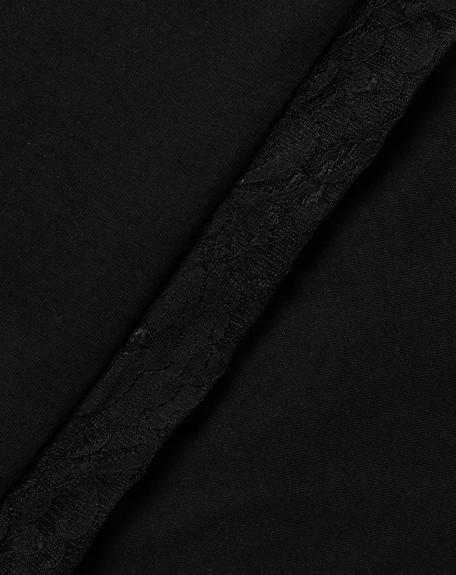 LACE INSERT LONG SLEEVE TEE ZWART