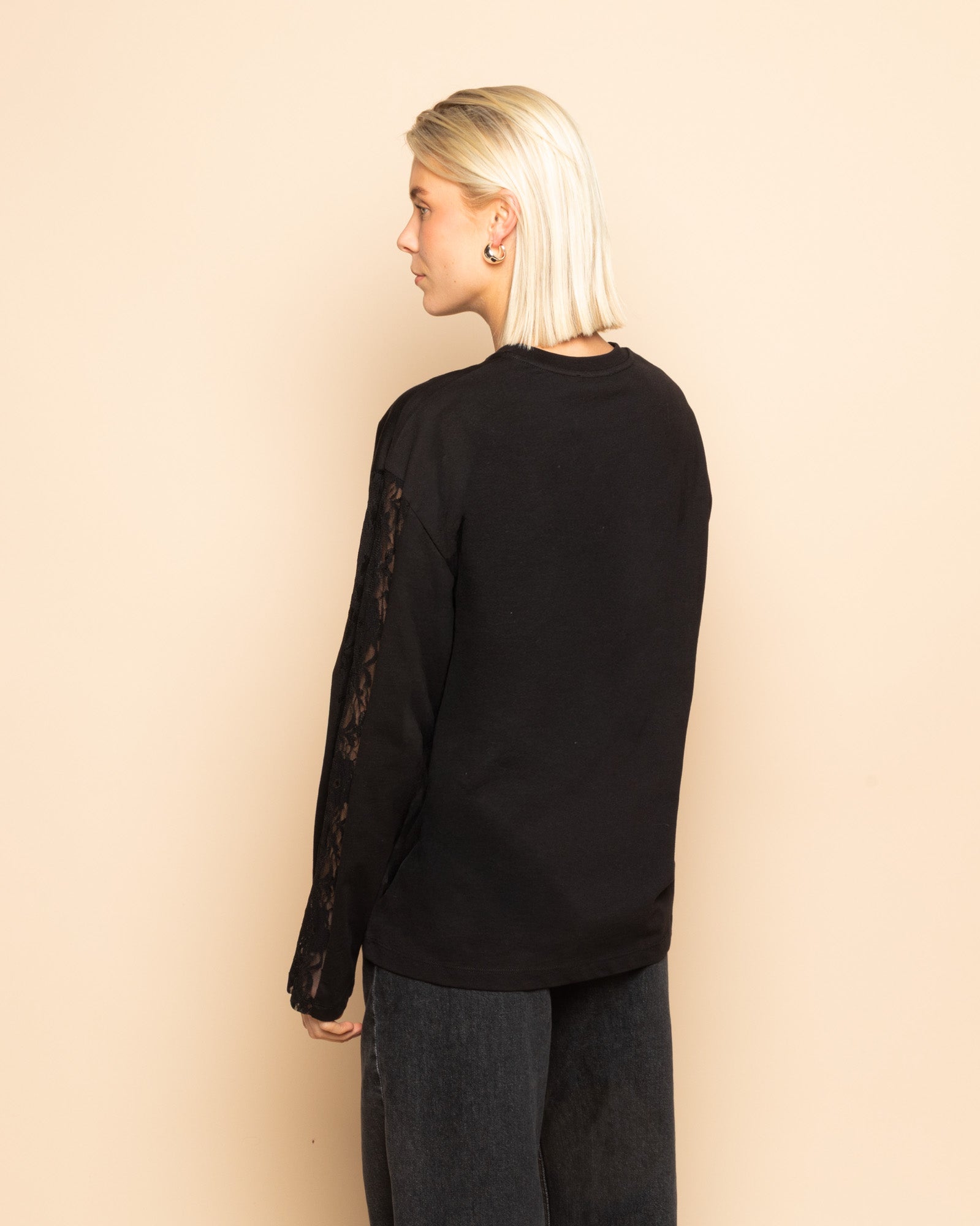 LACE INSERT LONG SLEEVE TEE ZWART